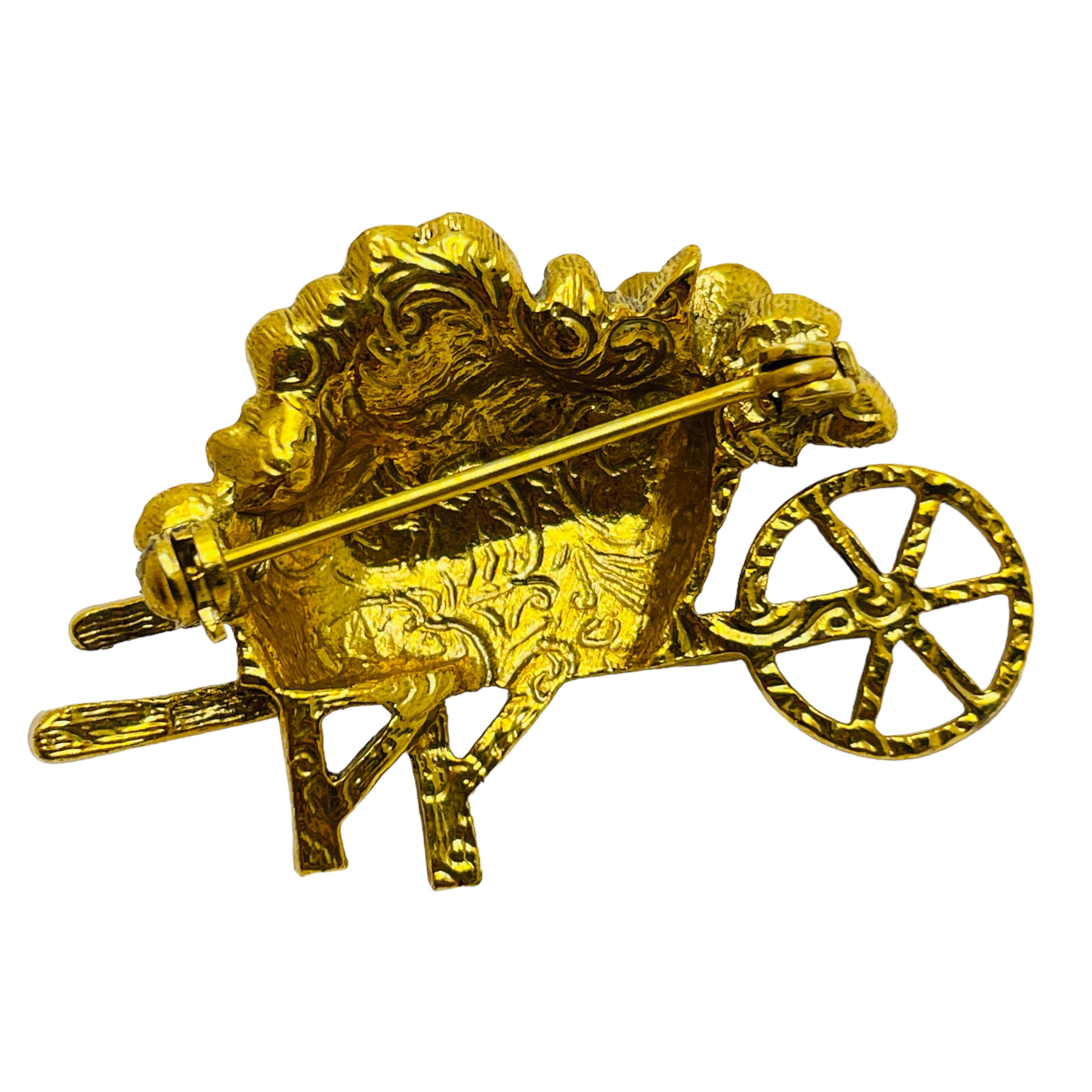 Vintage gold tone pink stones designer brooch In Good Condition For Sale In Palos Hills, IL