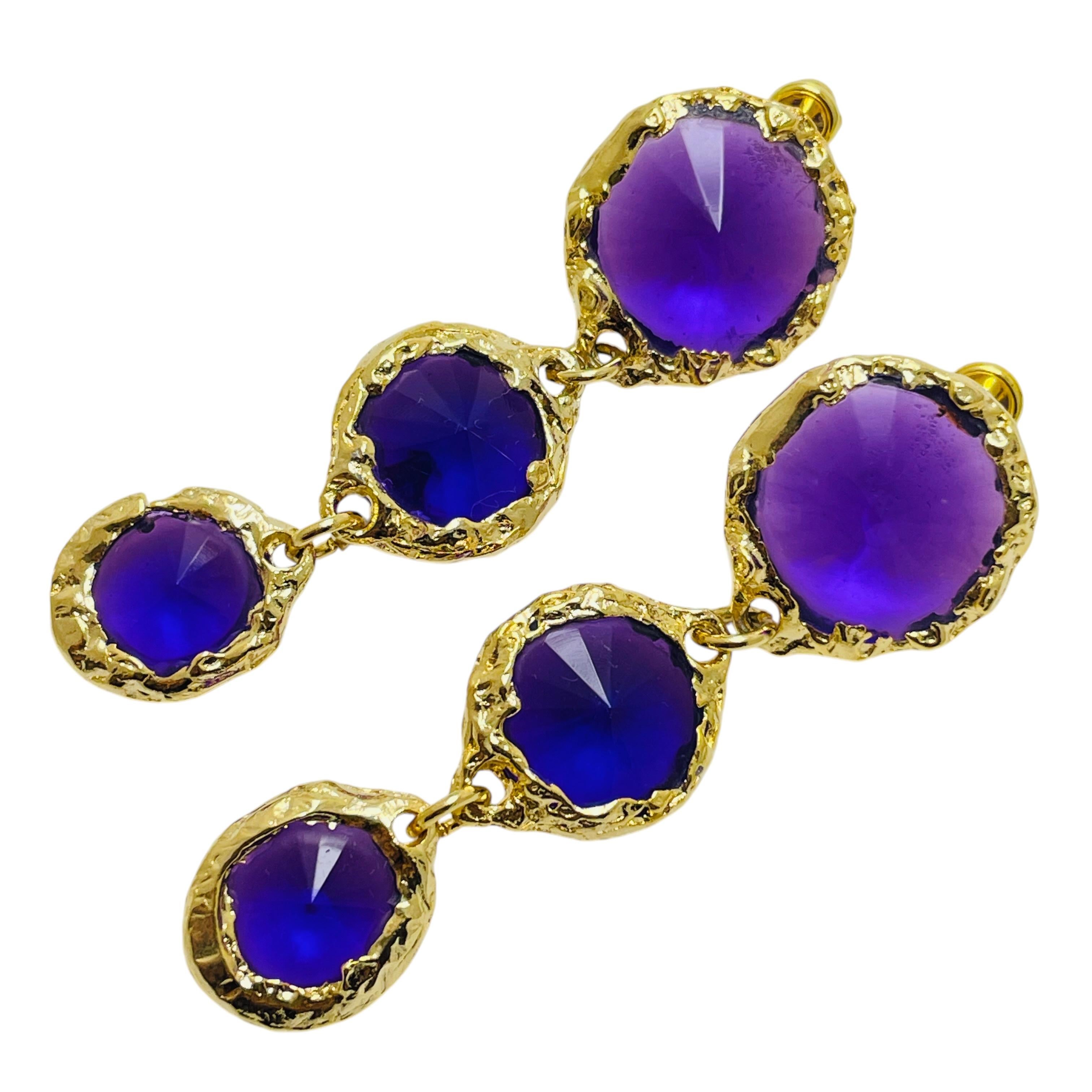 DETTAGLI

- senza segno 

- tono oro con vetro

- orecchini vintage di design

MISURE  

- 

CONDIZIONE

-  ottime condizioni vintage con minimi segni di usura 

 Sku 47

❤️❤️  GIOIELLI VINTAGE DI DESIGN ❤️❤️

❤️❤️  LA BOUTIQUE DI ALEXANDER  ❤️❤️  