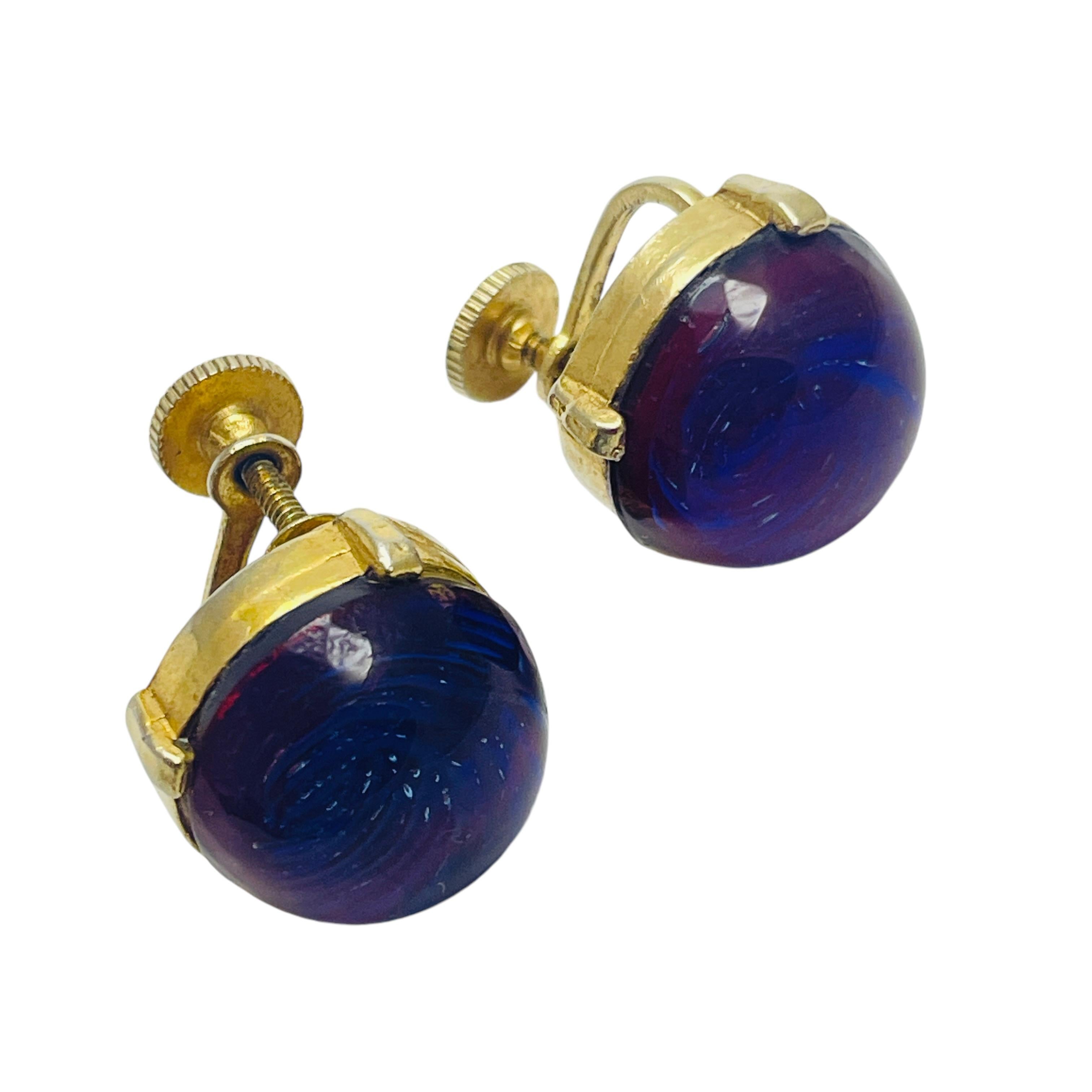 DETAILS

• unsigned   

• gold tone with glass

• vintage designer earrings

MEASUREMENTS  

• 

CONDITION

•  very good vintage condition with minimal signs of wear 

 Sku 47

❤️❤️  VINTAGE DESIGNER JEWELRY ❤️❤️

❤️❤️  ALEXANDER’S BOUTIQUE  ❤️❤️