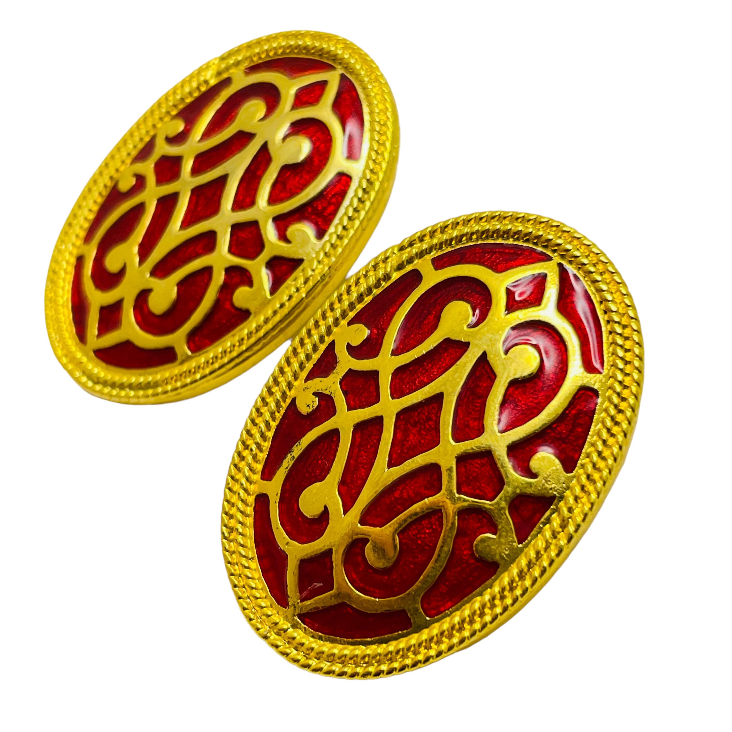 DETAILS

• unsigned 

• gold tone with enamel

• vintage designer earrings

MEASUREMENTS  

• 1 3/4