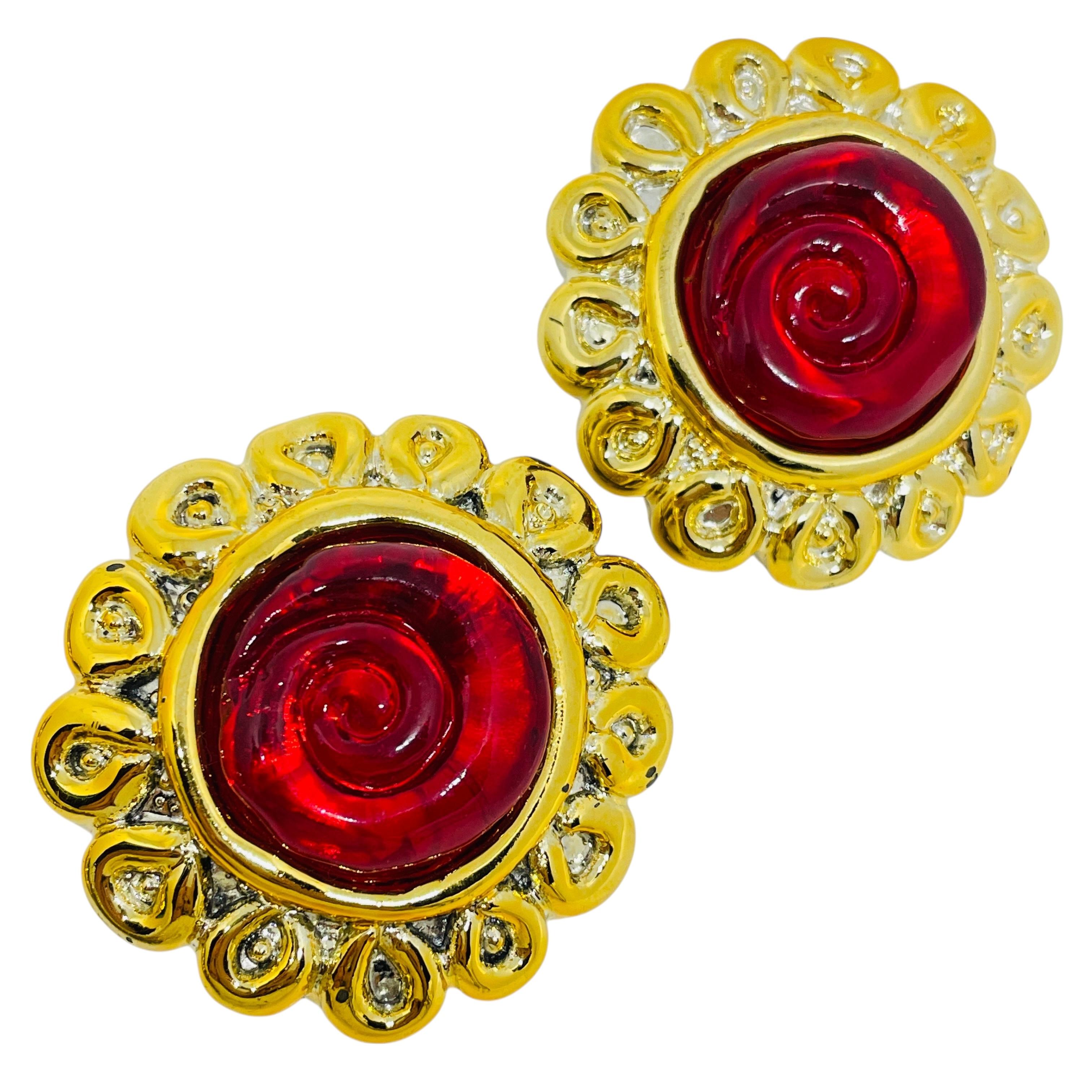 Orecchini a clip vintage anni
80 in resina rossa, tono oro, di design