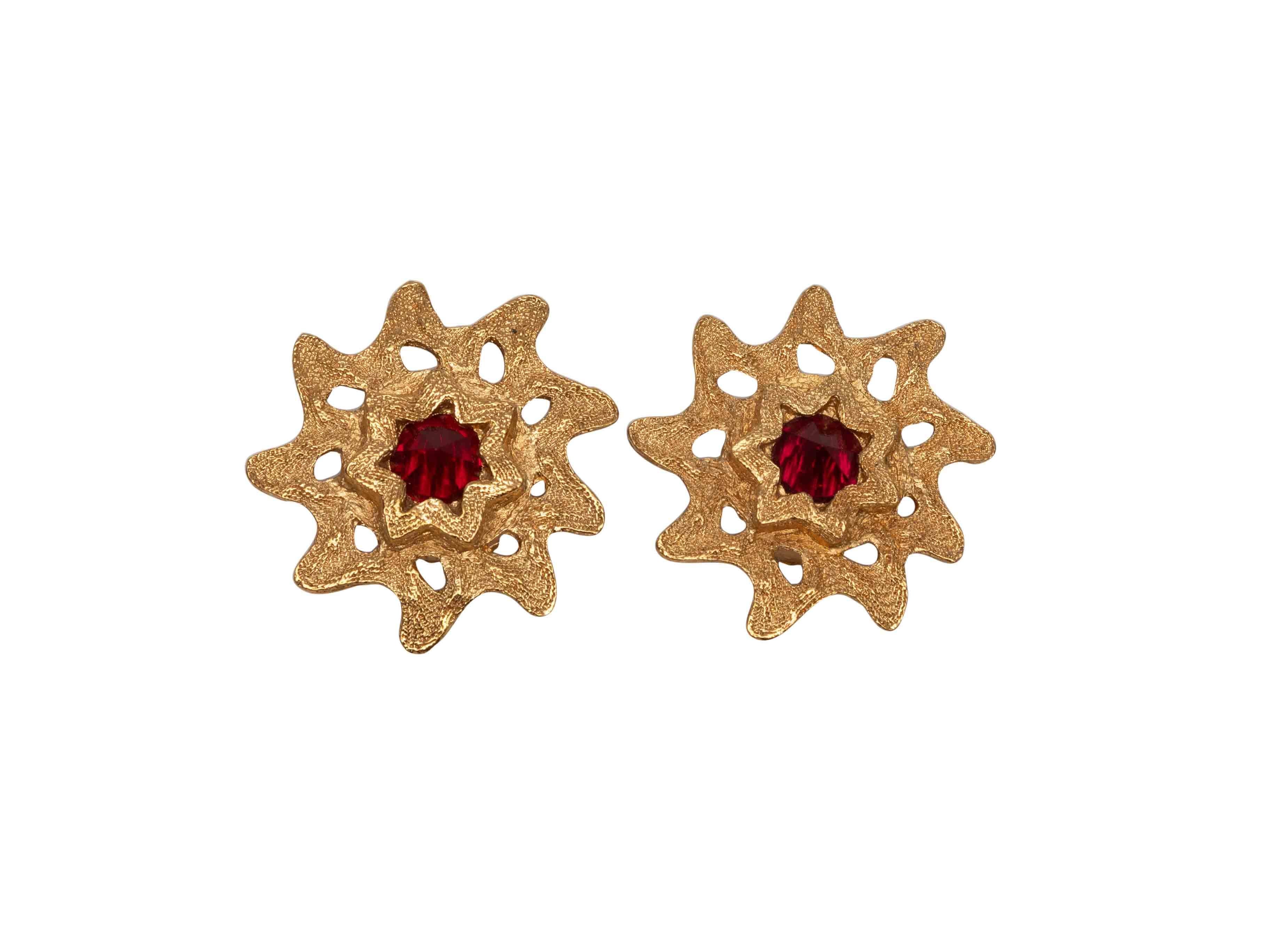 Orecchini a clip Yves Saint Laurent d'epoca, in oro e rosso, a forma di stella In condizioni buone in vendita a New York, NY