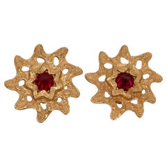 Orecchini a clip Yves Saint Laurent d'epoca, in oro e rosso, a forma di stella