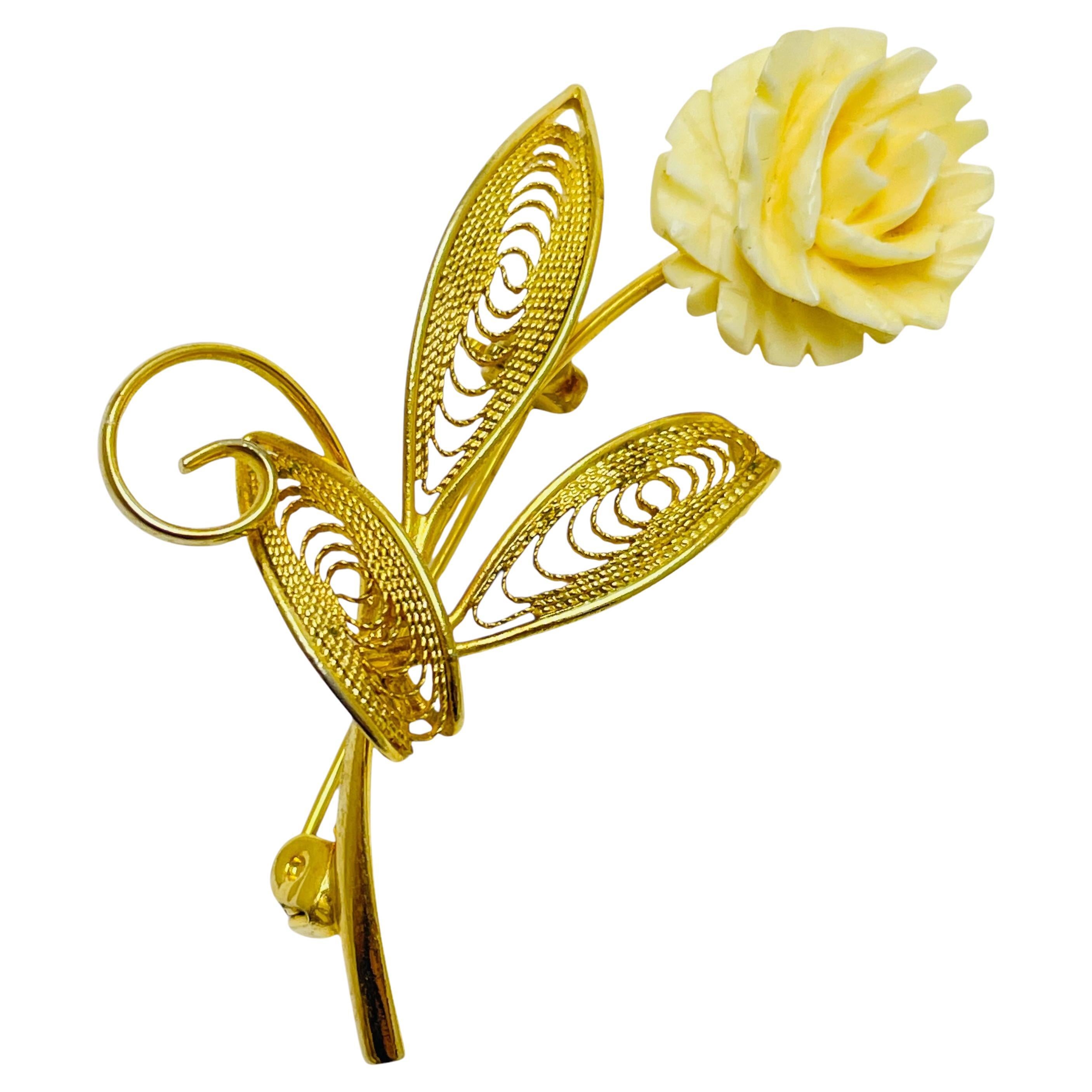 Vintage gold tone resin flower designer brooch