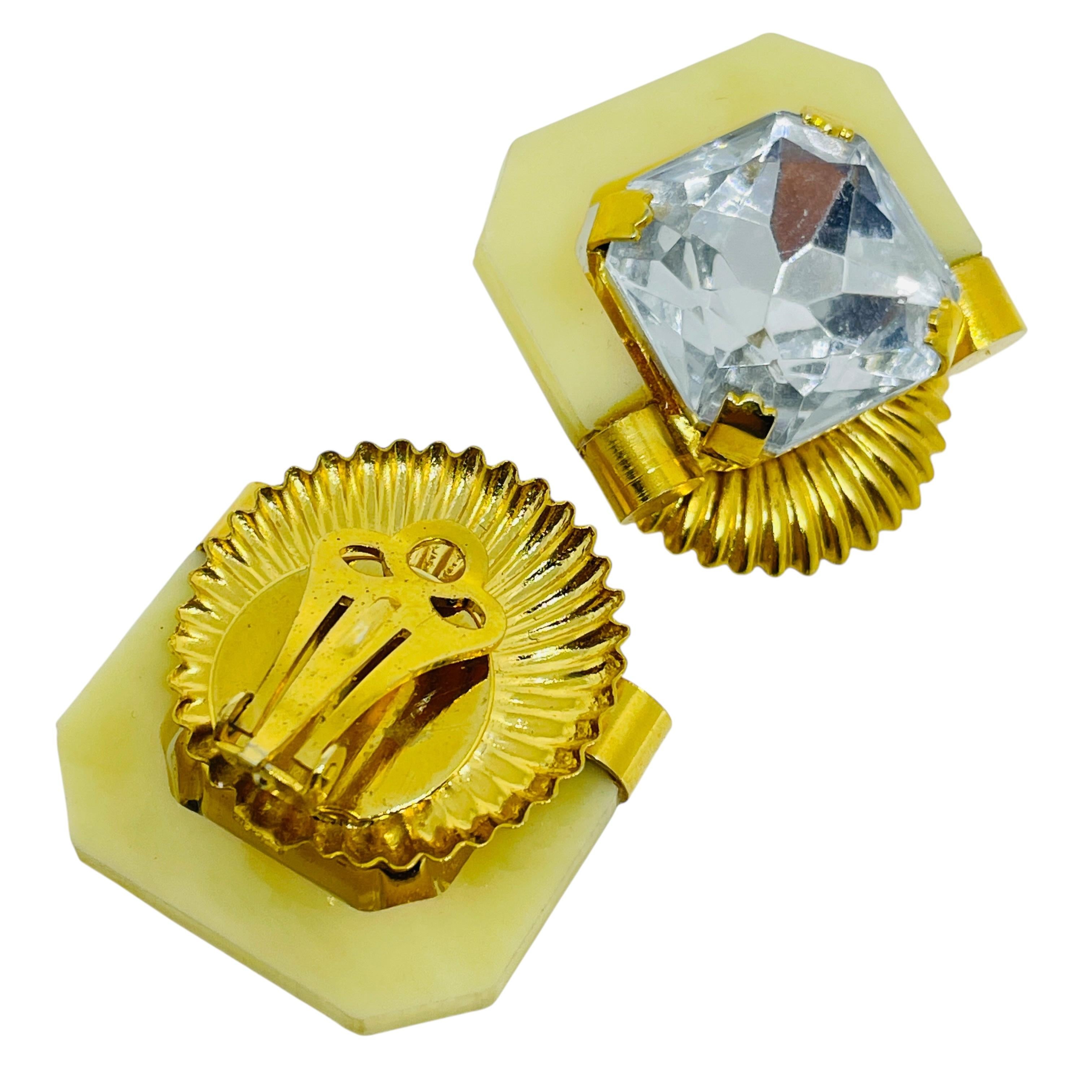 Vintage Gold Ton Harz Glas Europäischen Designer Clip auf Ohrringe im Zustand „Gut“ im Angebot in Palos Hills, IL