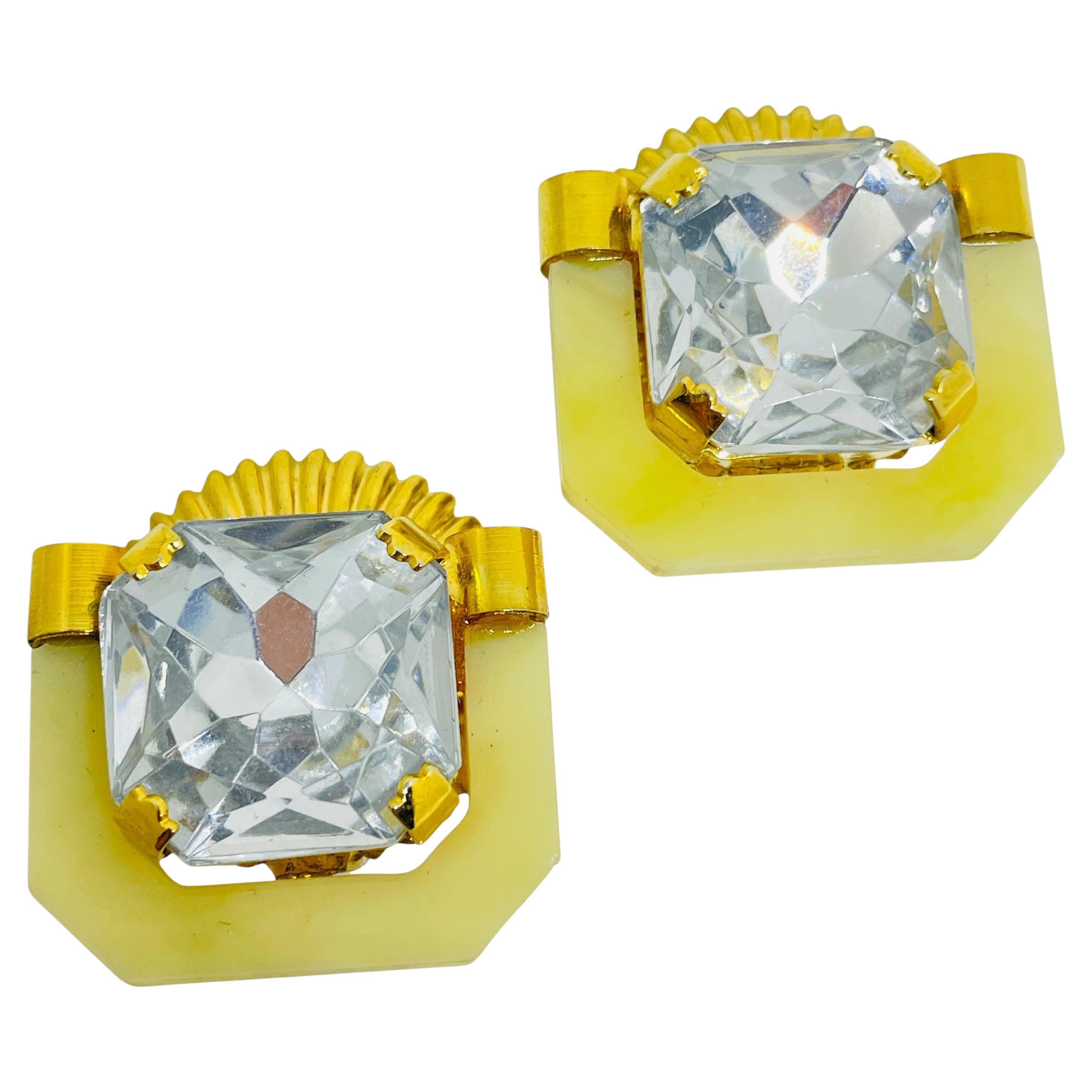 Boucles d
oreilles à clip européennes vintage en résine dorée et en verre