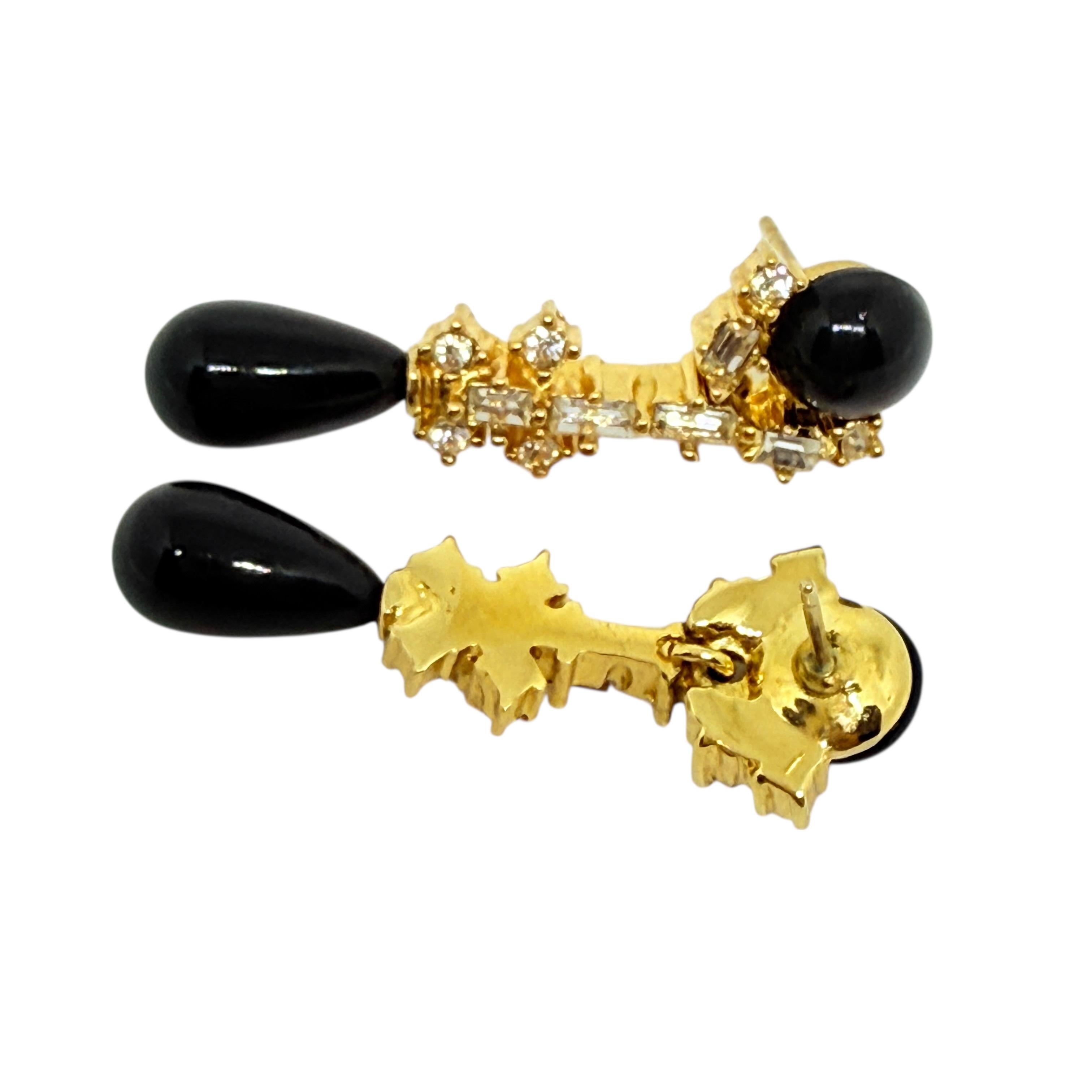 Vintage gold tone rhinestone black drops designer 80's earrings In Good Condition For Sale In Palos Hills, IL