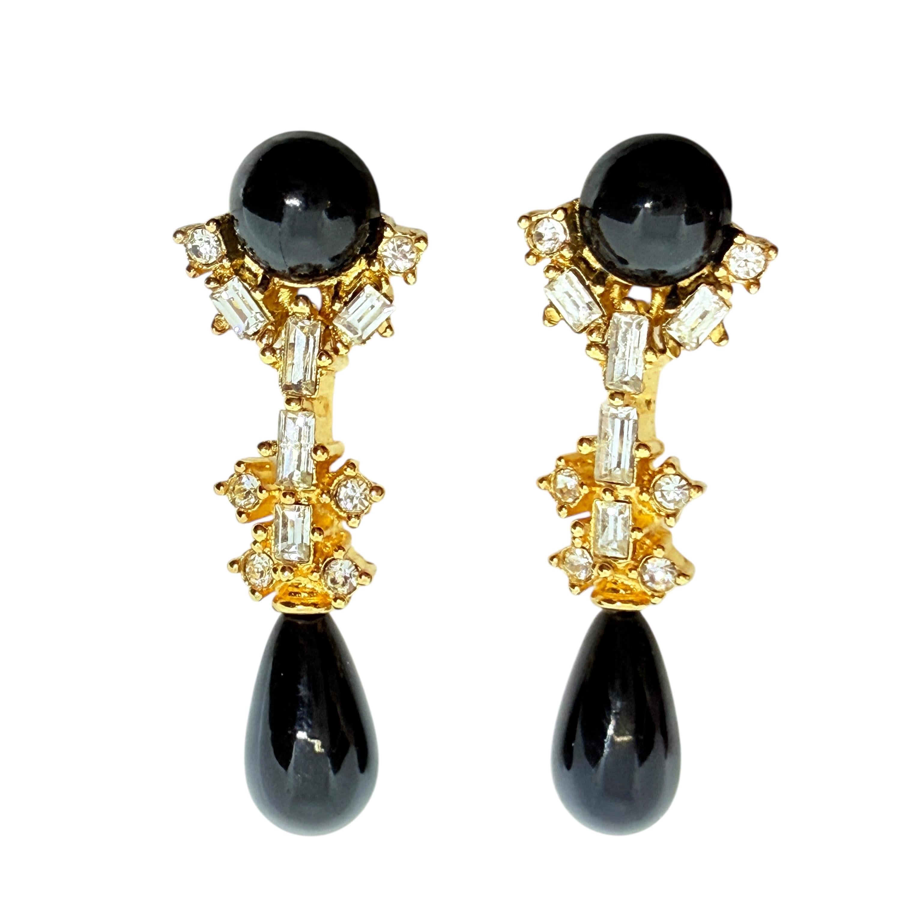 Orecchini vintage in oro con gocce nere di strass di design anni
80