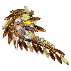 Vintage gold tone rhinestone brooch