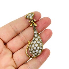 Vintage gold tone rhinestone cat figural brooch