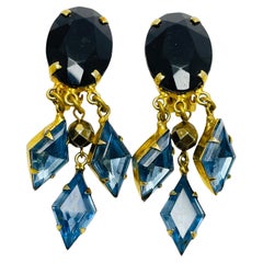 Pendientes de clip de diseño vintage con brillantes en tono dorado
