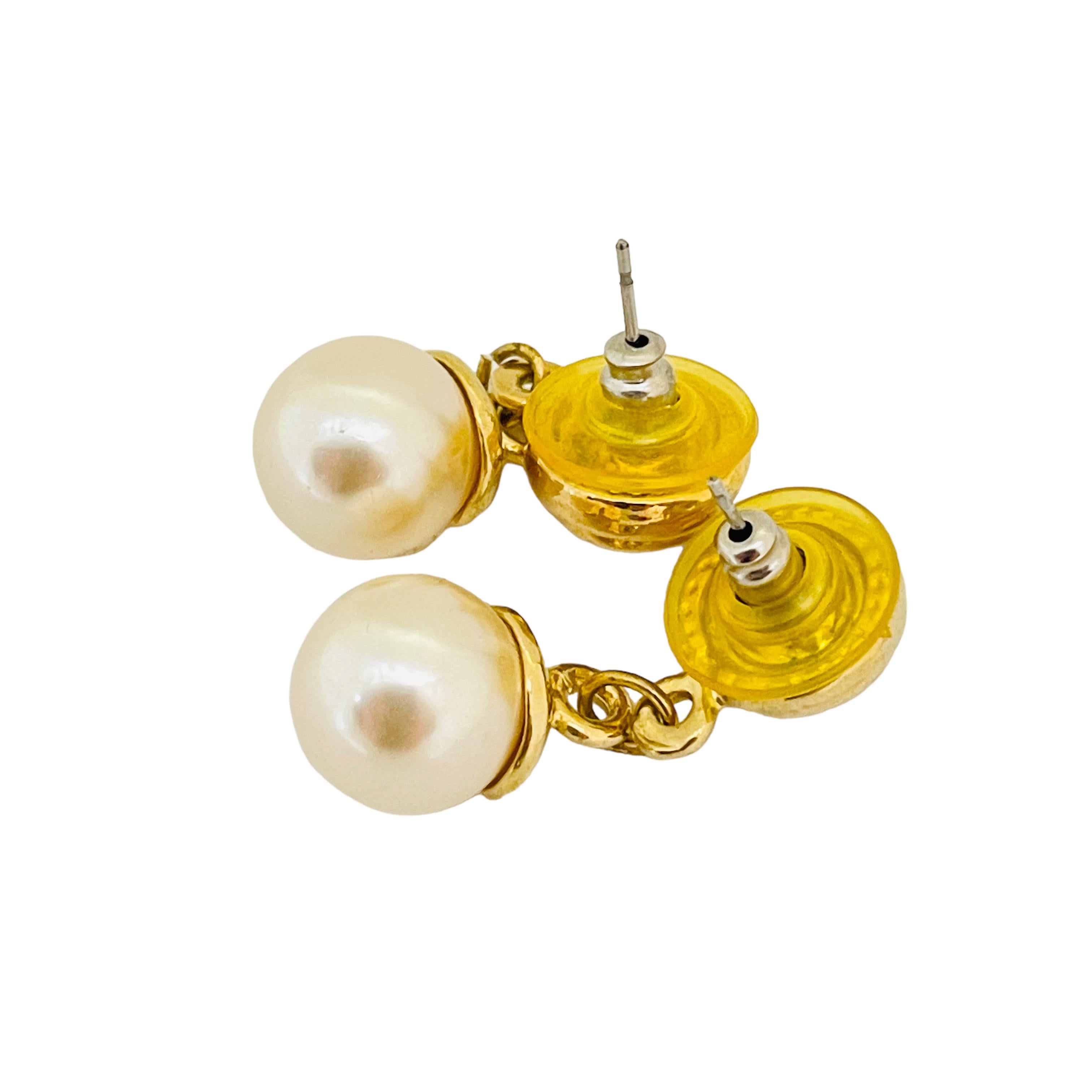 Orecchini di design con strass d'epoca e perle penzolanti in tonalità oro In condizioni buone in vendita a Palos Hills, IL