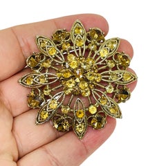 Spilla floreale vintage con strass di design in tonalità oro