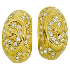 Pendientes de diseño vintage con brillantes en tono dorado