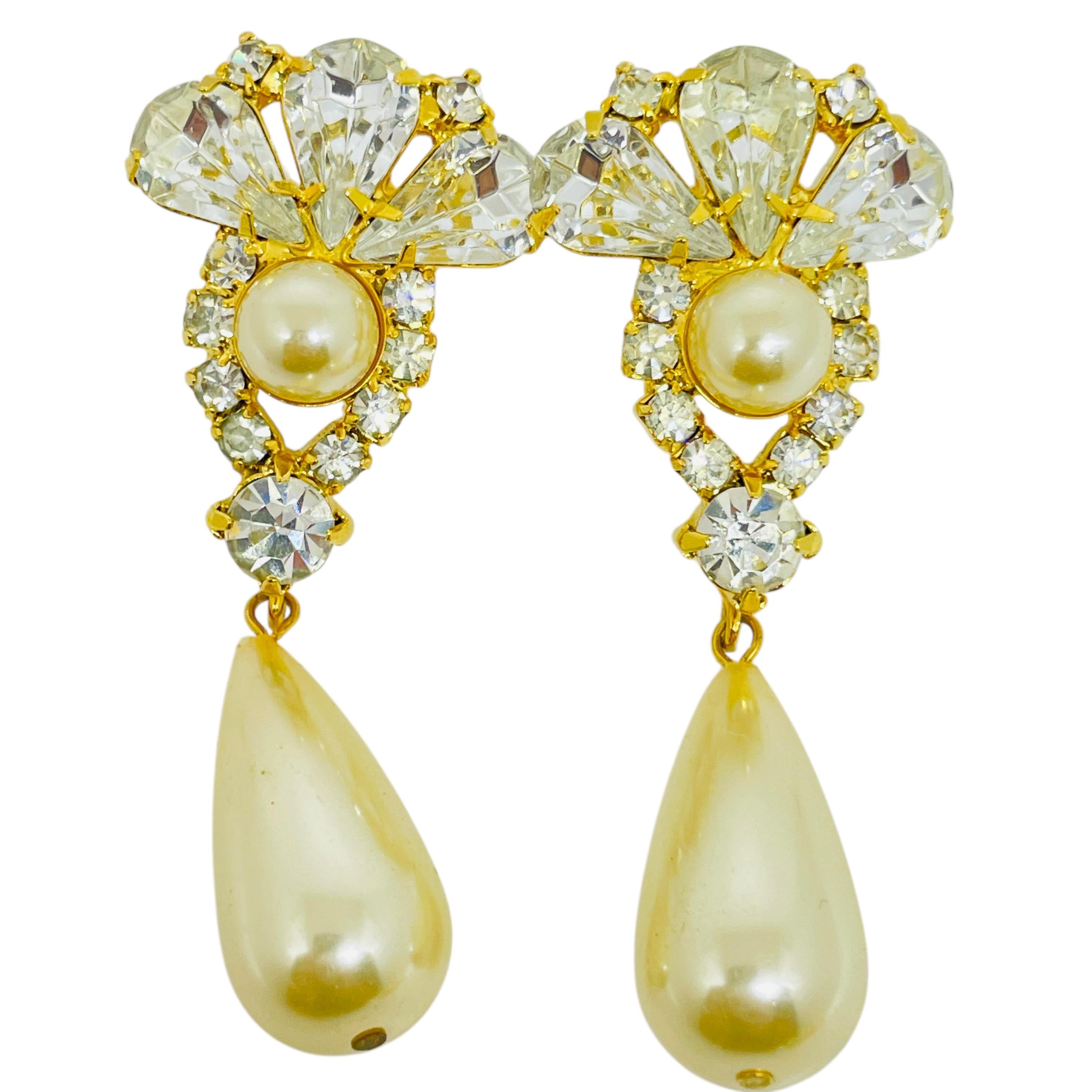 Women's Vintage gold tone rhinestone faux pearl 80’s clip on earrings For Sale