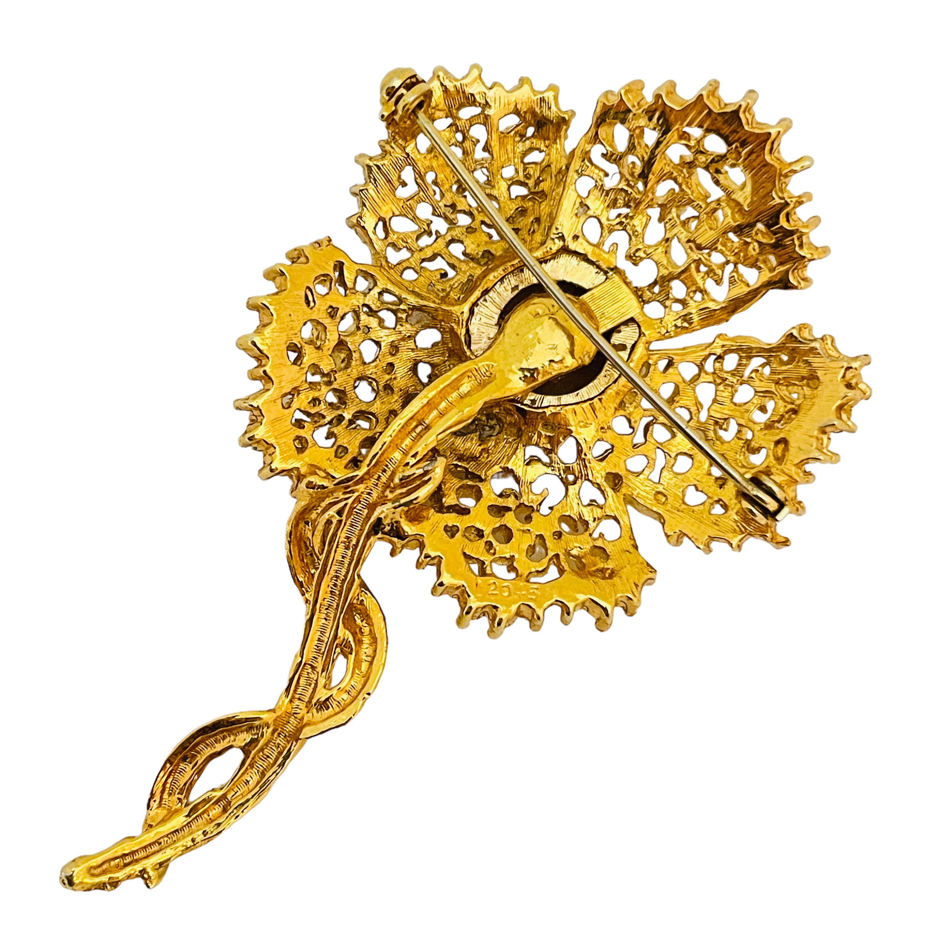 Vintage gold tone rhinestone flower brooch  In Excellent Condition For Sale In Palos Hills, IL
