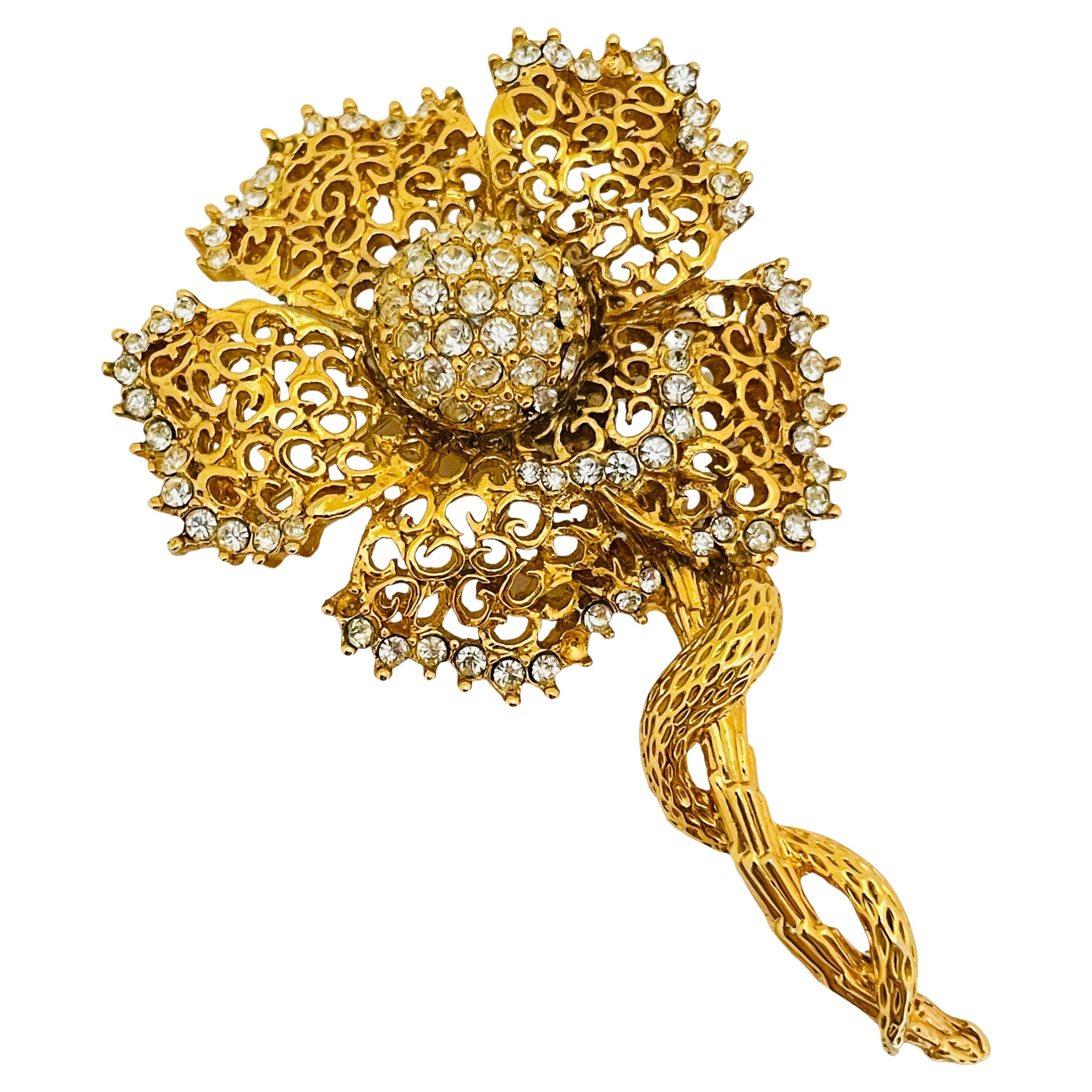 Vintage gold tone rhinestone flower brooch  For Sale