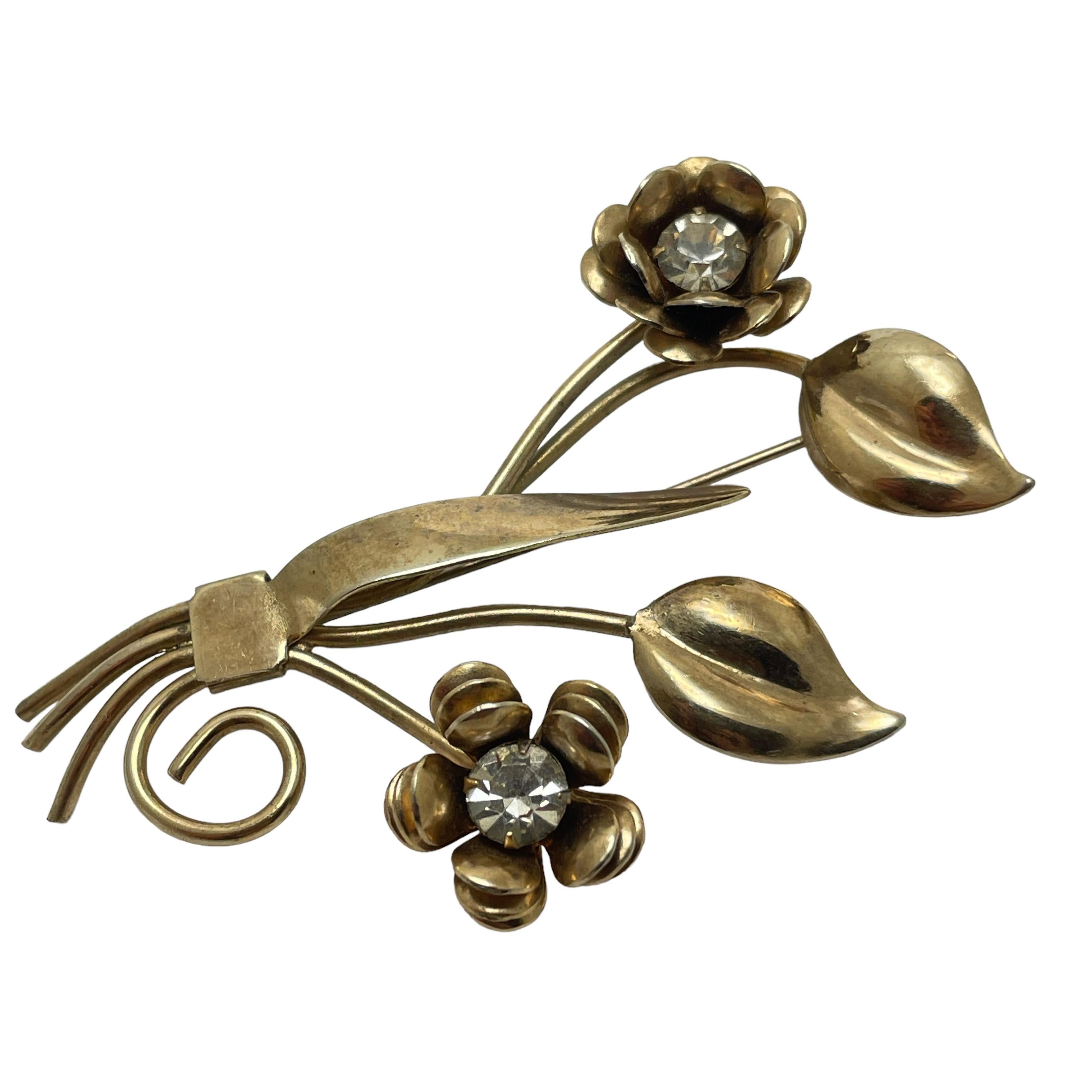Women's or Men's Vintage gold tone rhinestone flower old brooch For Sale