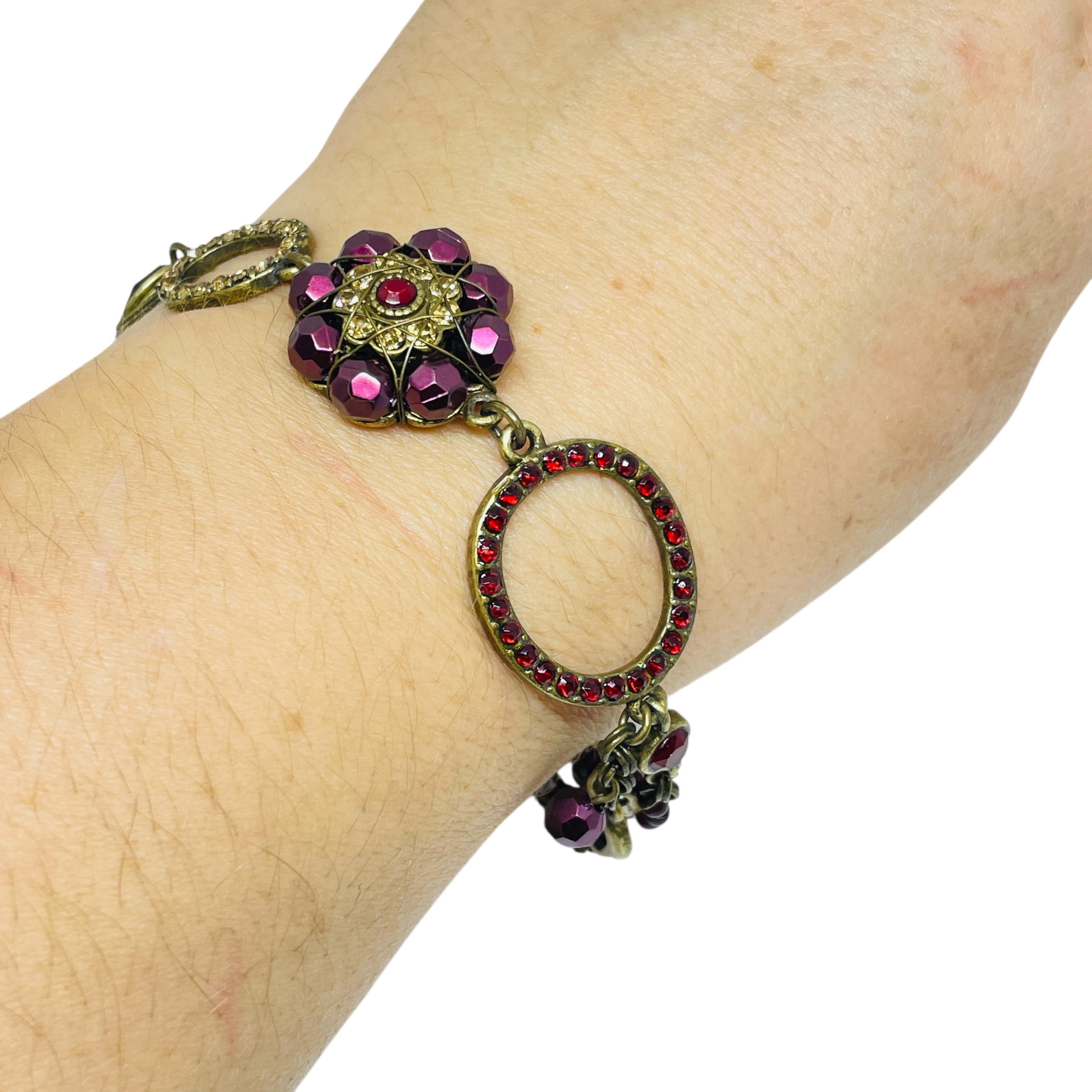 DETTAGLI

- senza segno

- tono oro con vetro e strass

- bracciale vintage di design
 
MISURE  

- CONDIZIONE

-  ottime condizioni vintage con minimi segni di usura 

 Sku 57

❤️❤️   GIOIELLI DI DESIGN VINTAGE   ❤️❤️

❤️❤️  ALEXANDER'S BOUTIQUE 