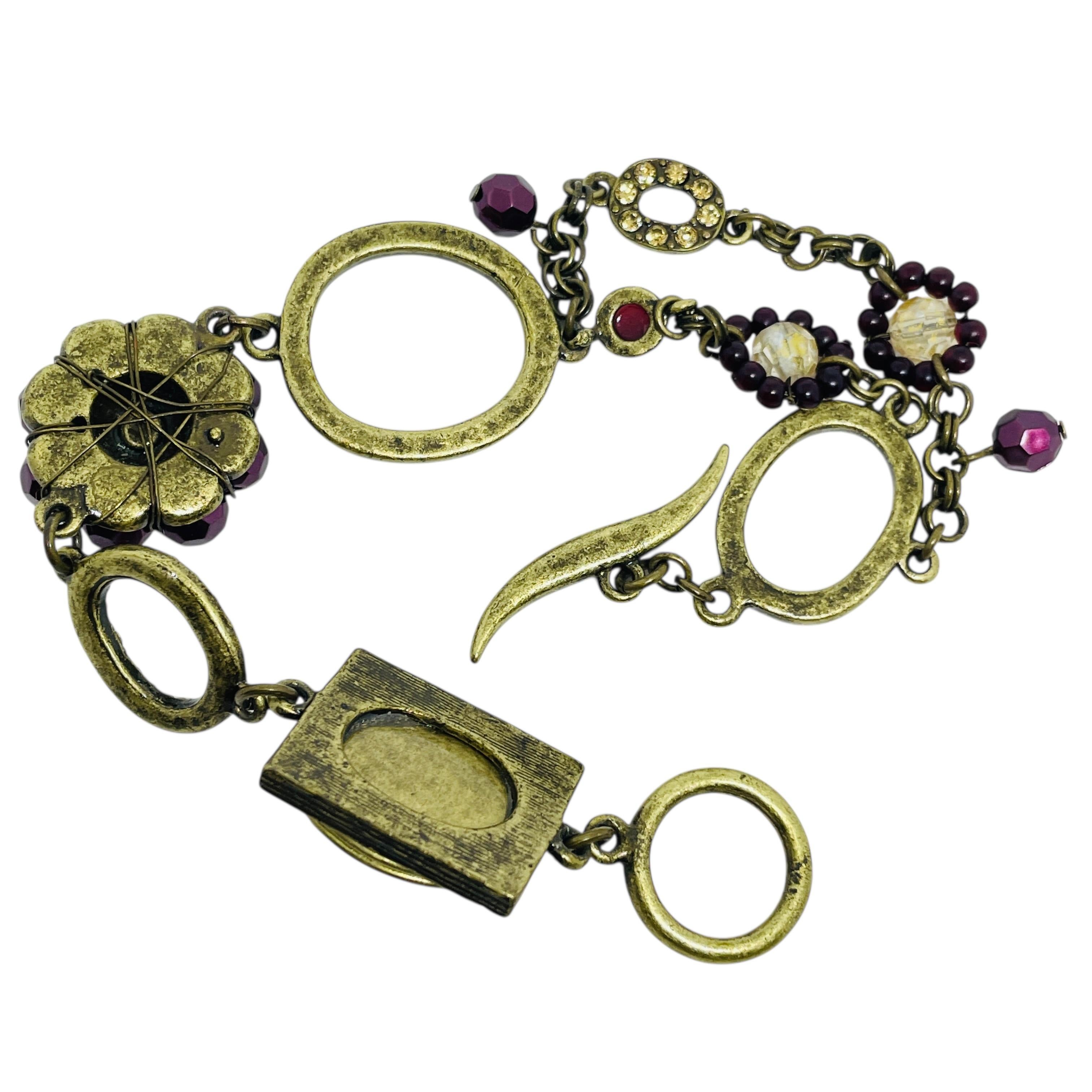 Bracciale vintage di design con chiusura ad alamaro in vetro e strass in tonalità oro In condizioni buone in vendita a Palos Hills, IL