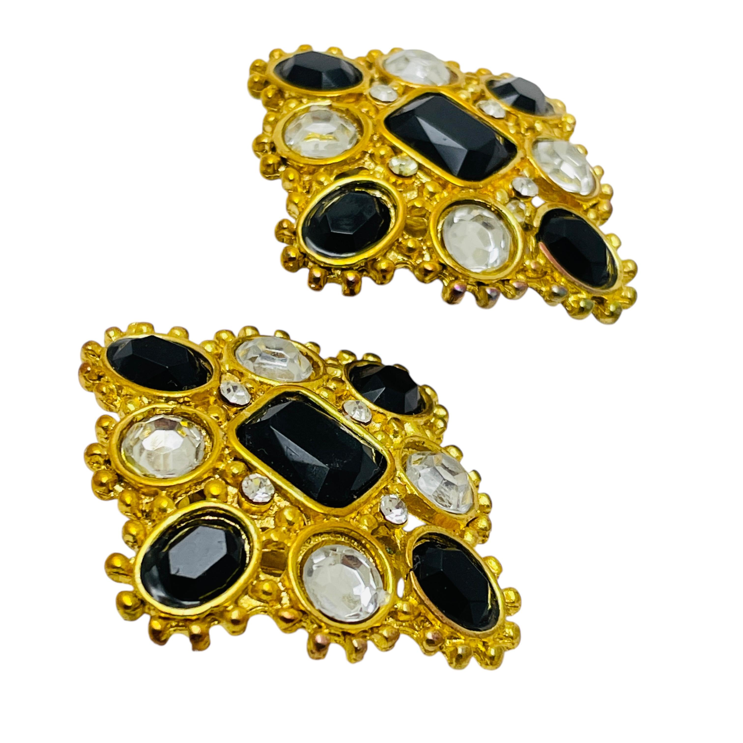 DETAILS

• unsigned 

• gold tone with rhinestones 

• vintage designer earrings

MEASUREMENTS  

• 

CONDITION

•  very good vintage condition with minimal signs of wear 

 Sku 47

❤️❤️  VINTAGE DESIGNER JEWELRY ❤️❤️

❤️❤️  ALEXANDER’S BOUTIQUE 