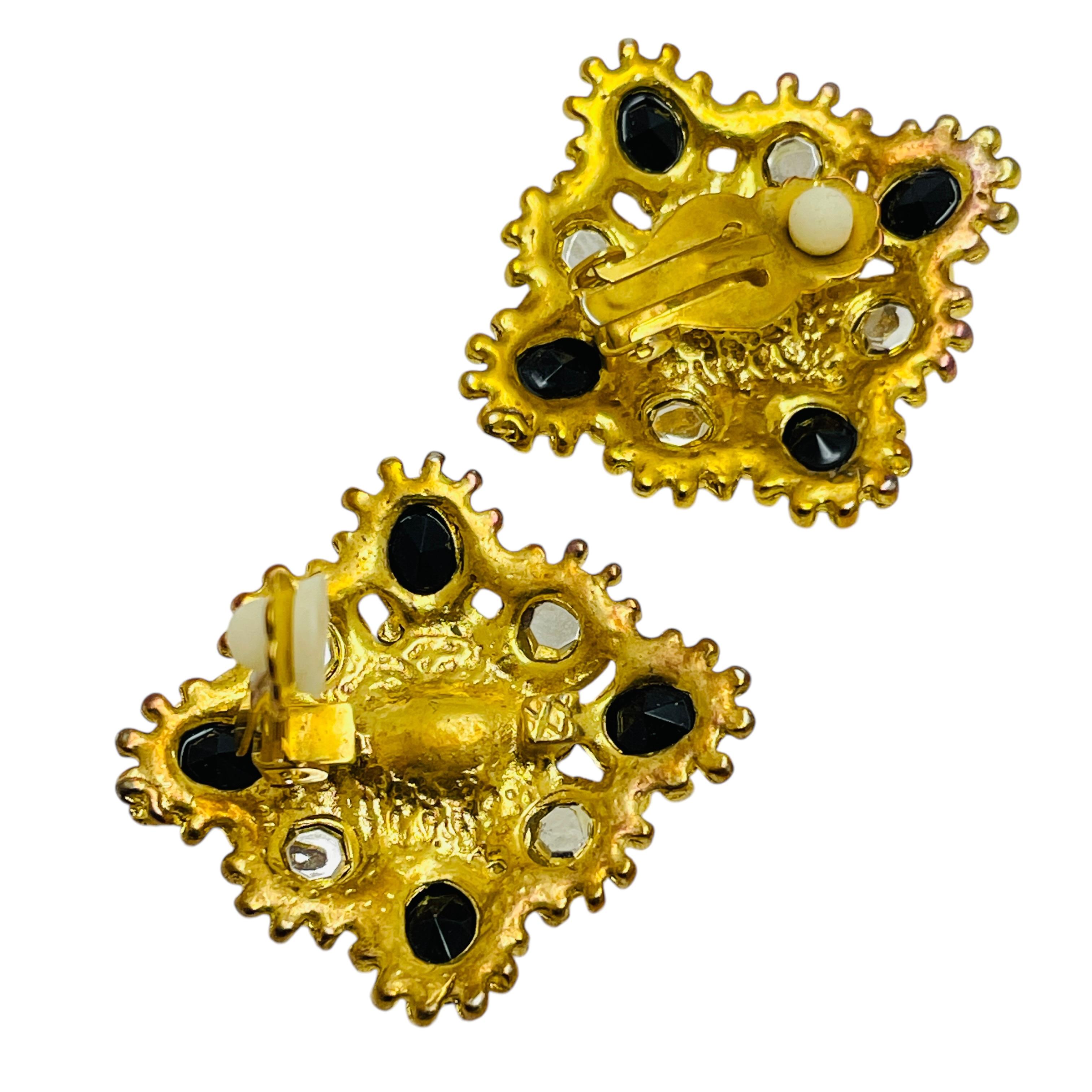 Vintage gold tone rhinestone maltese cross designer clip on earrings In Good Condition For Sale In Palos Hills, IL