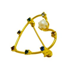 Vintage gold tone rhinestone pearl heart designer brooch