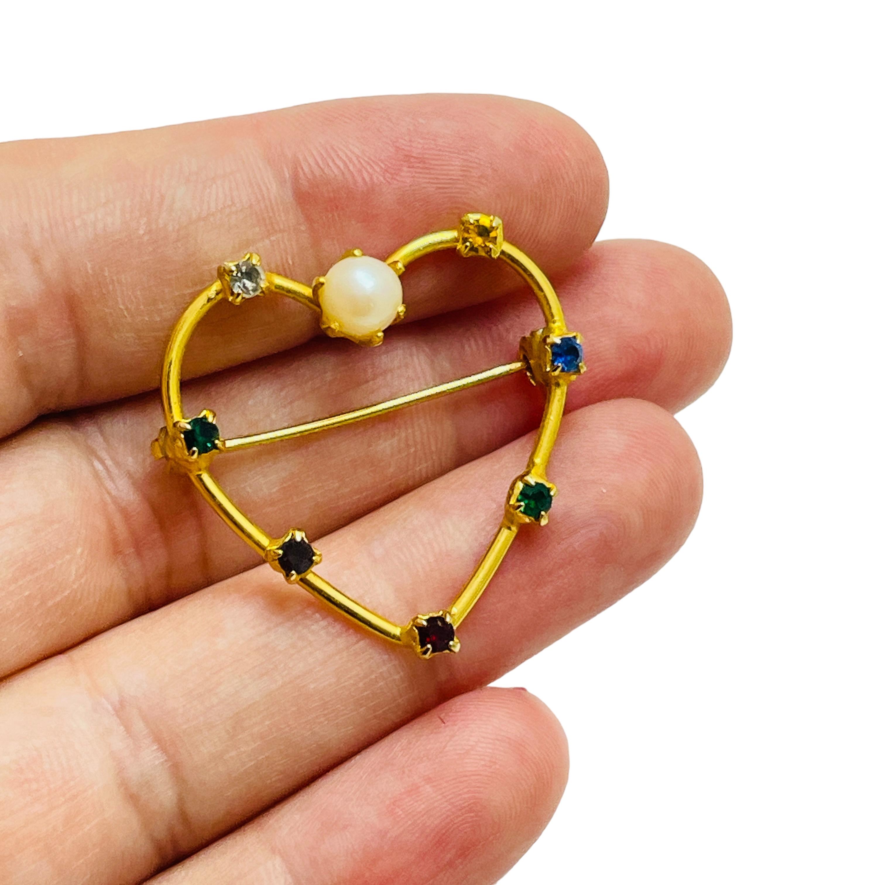 Women's Vintage gold tone rhinestone pearl heart designer brooch For Sale