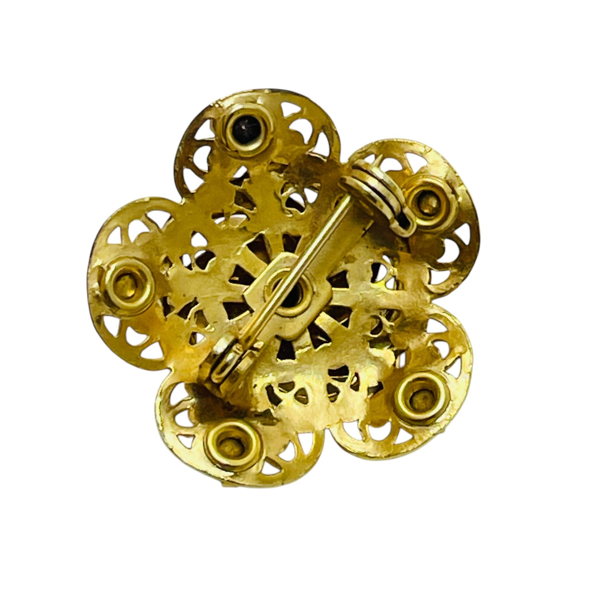 Vintage gold tone rhinestone small brooch In Good Condition For Sale In Palos Hills, IL