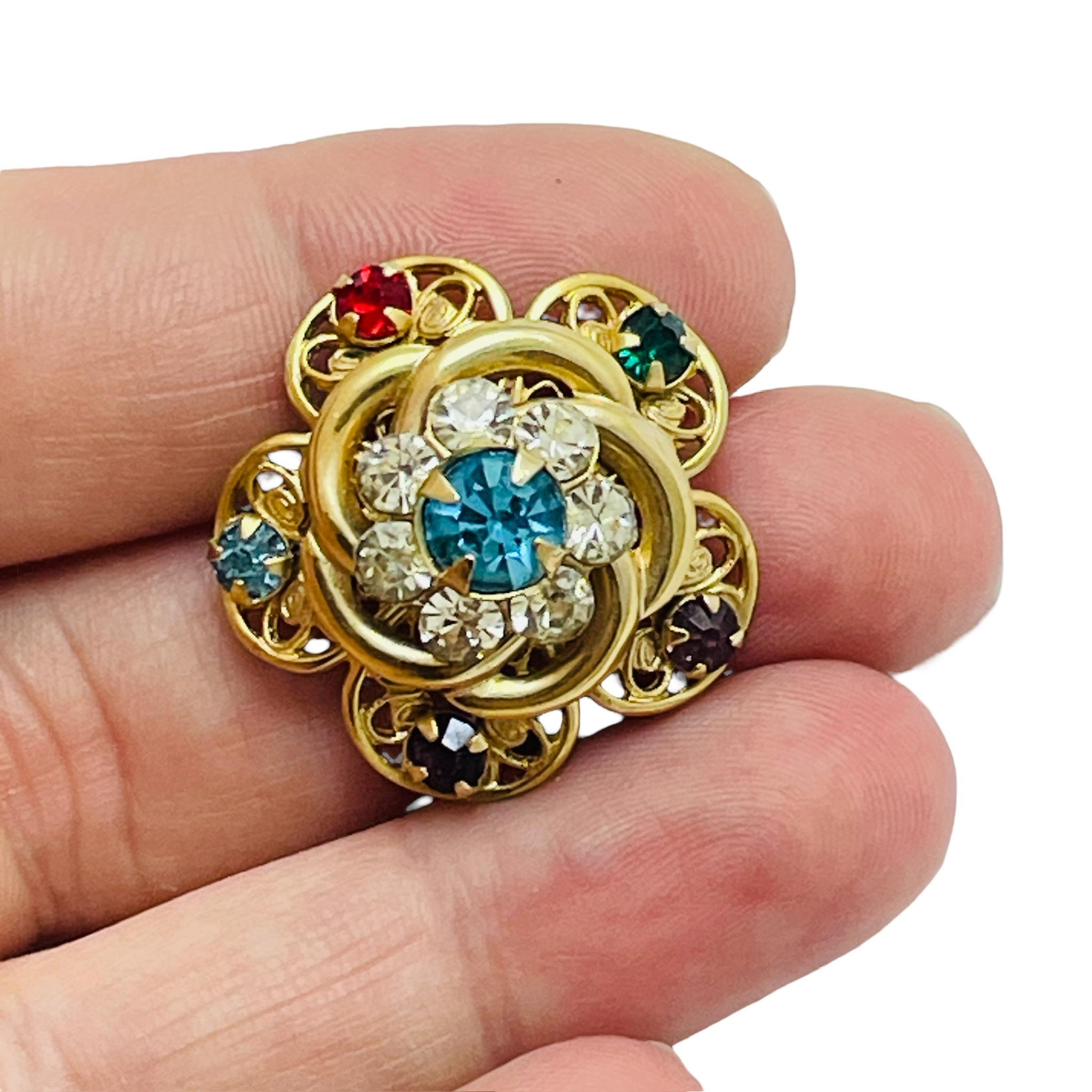 Women's Vintage gold tone rhinestone small brooch For Sale