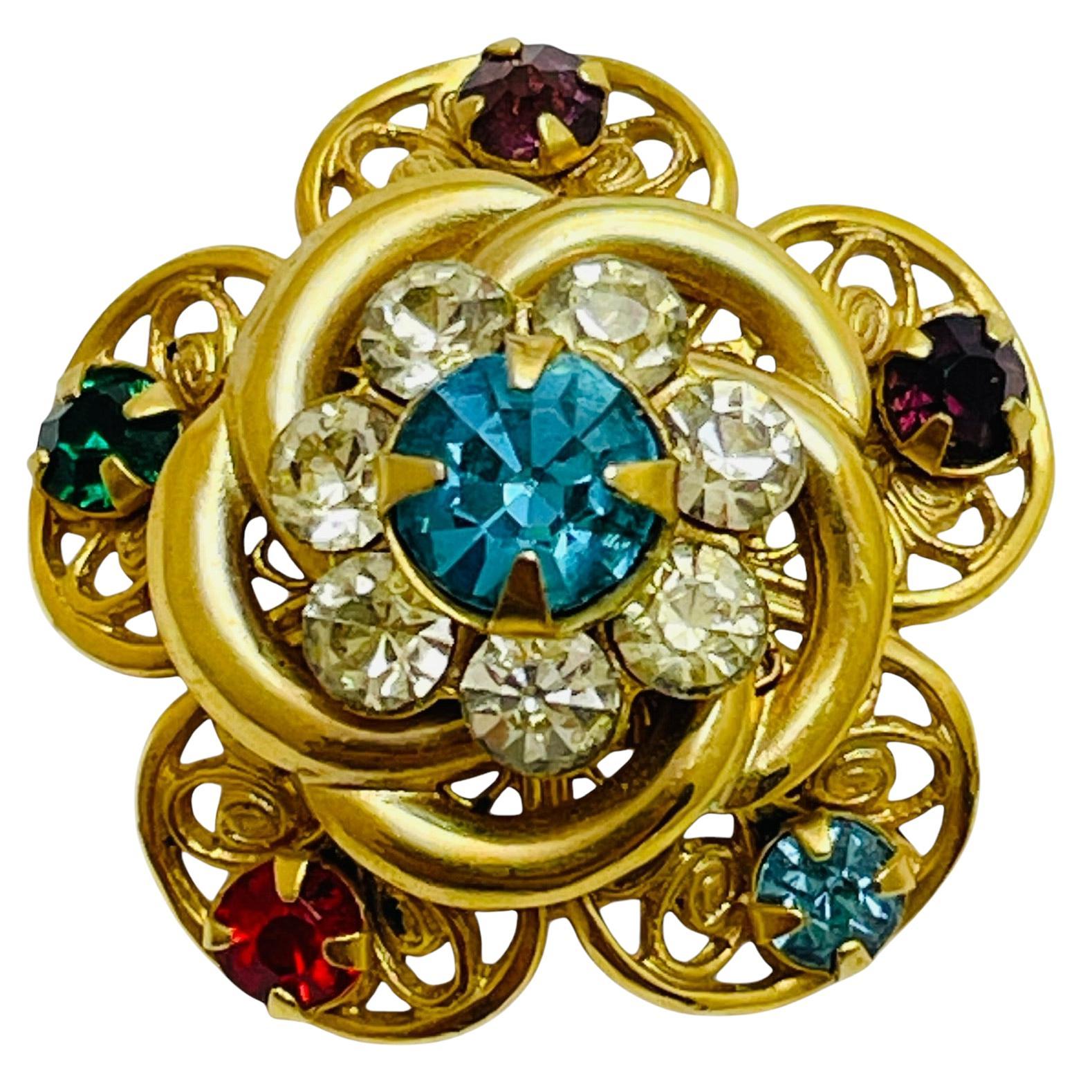 Vintage gold tone rhinestone small brooch For Sale