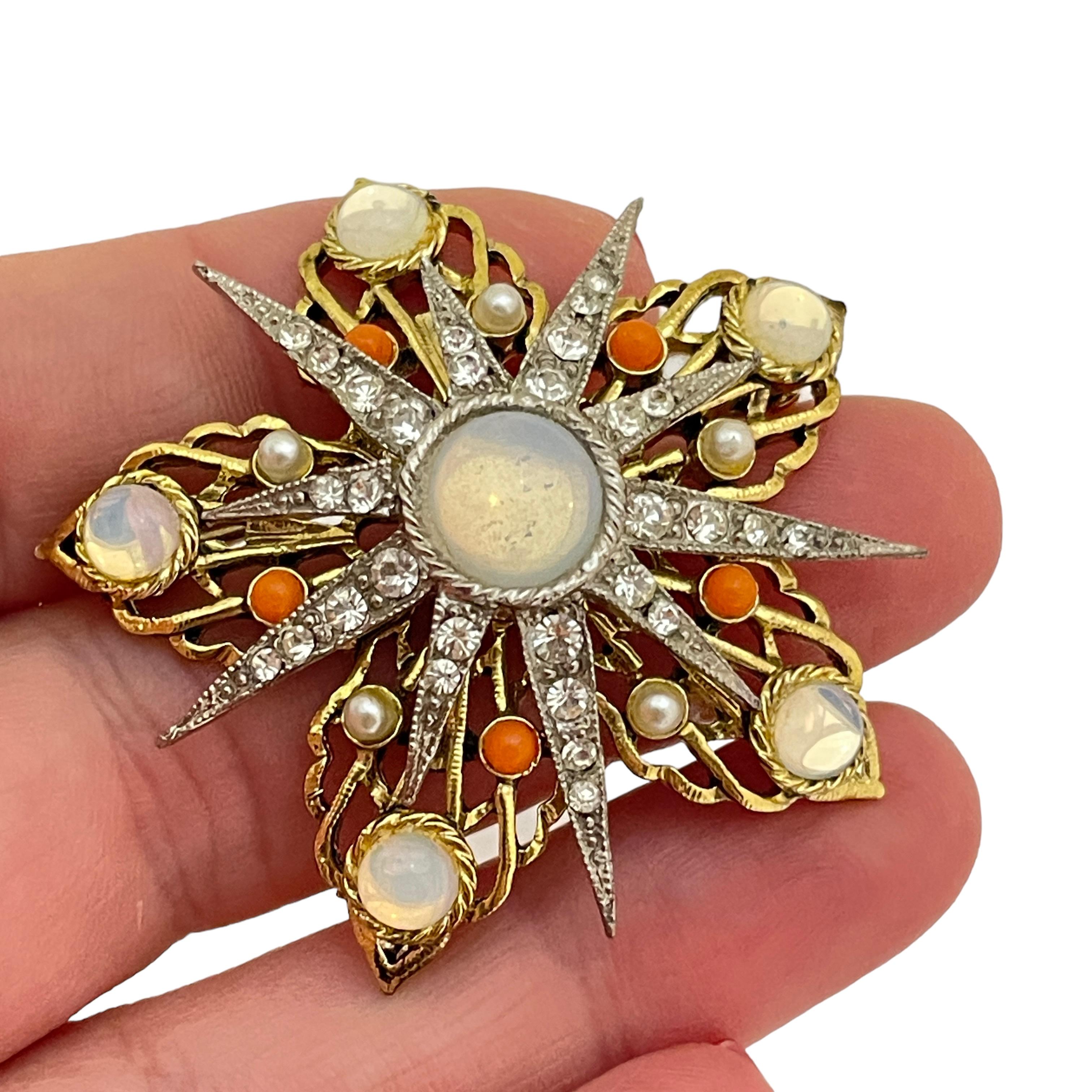 Women's or Men's Vintage gold tone  rhinestone star brooch  For Sale