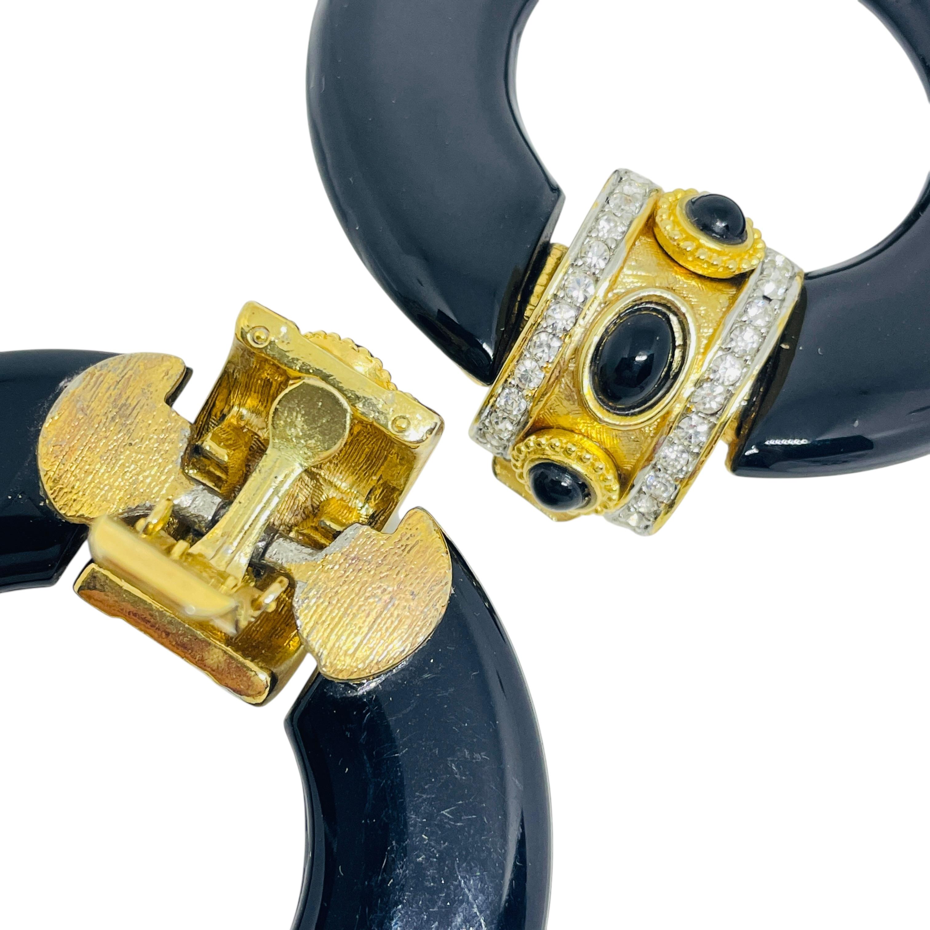 Vintage gold tone rhinestones black resin door knocker 80's clip on earrings In Good Condition For Sale In Palos Hills, IL