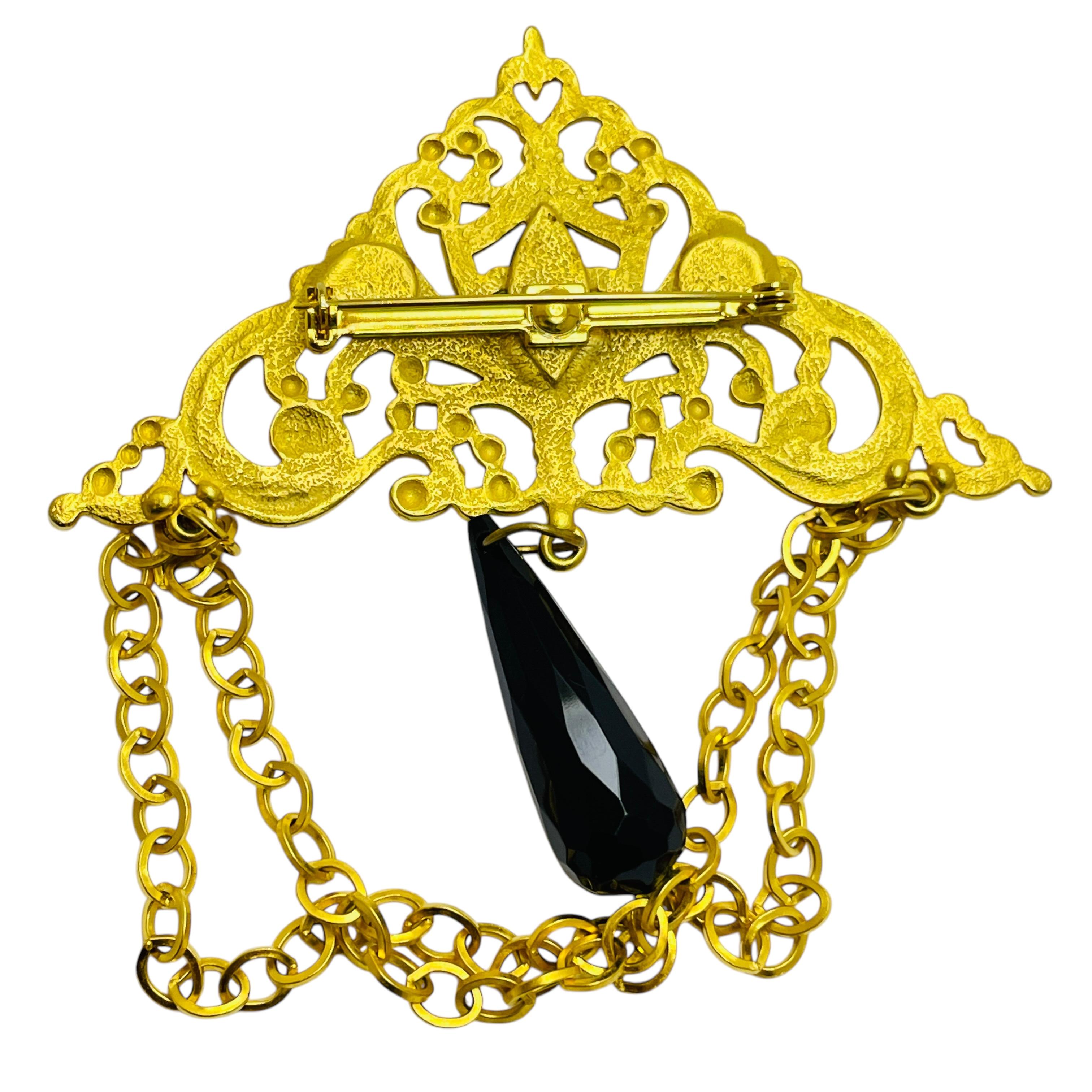 Vintage gold tone rhinestones dangle designer brooch In Good Condition For Sale In Palos Hills, IL