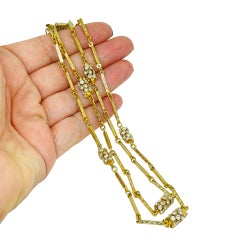 Collier ras-du-cou de créateur vintage à double chaîne, doré et orné de strass