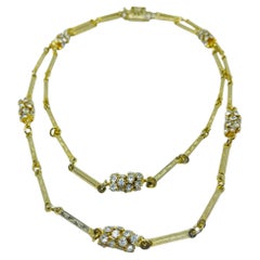 Collier ras-du-cou de créateur vintage à double chaîne, doré et orné de strass
