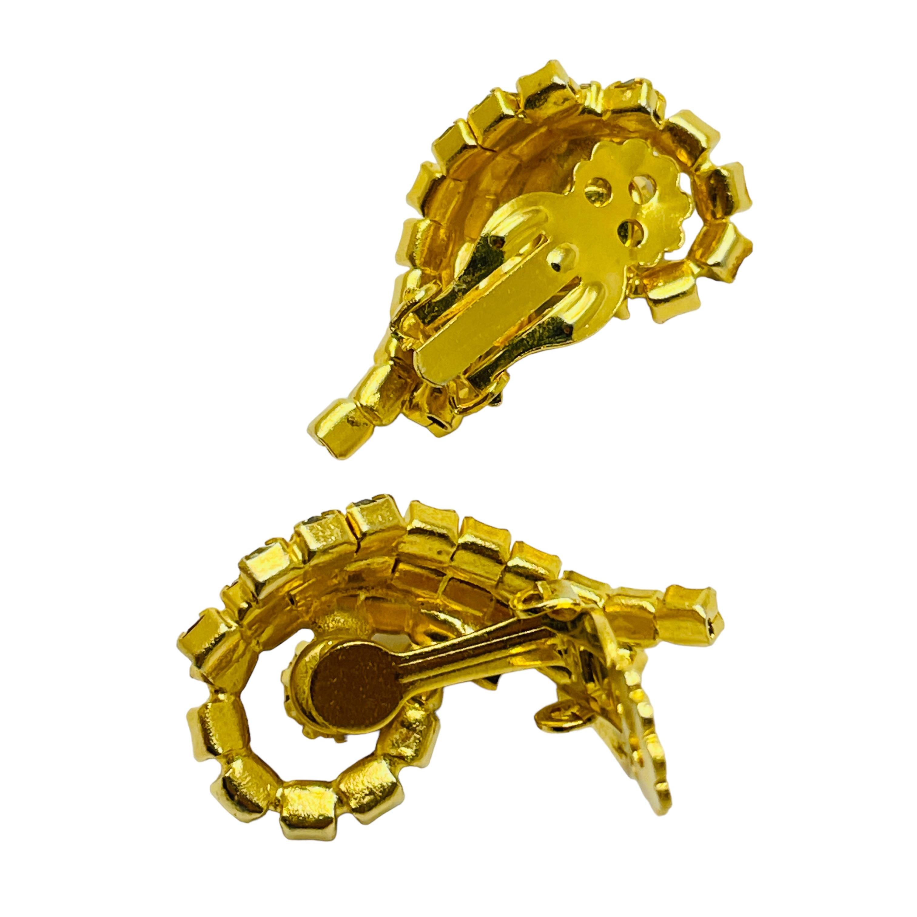 Vintage gold tone rhinestones designer clip on earrings In Good Condition For Sale In Palos Hills, IL