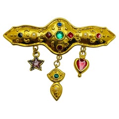 Broche de diseño vintage de pedrería etrusca colgante en tono dorado