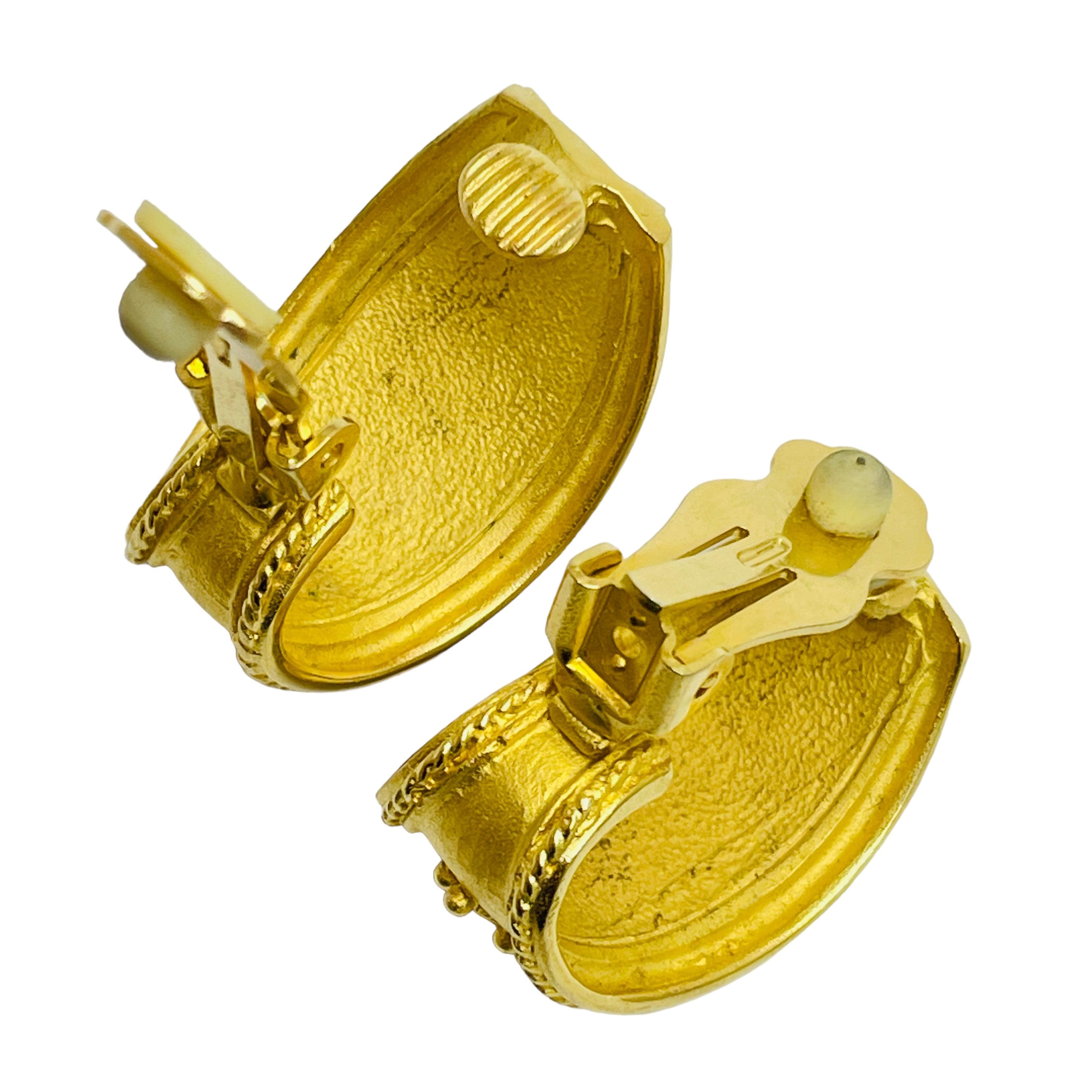 Vintage gold tone rhinestones etruscan designer clip on earrings In Good Condition For Sale In Palos Hills, IL