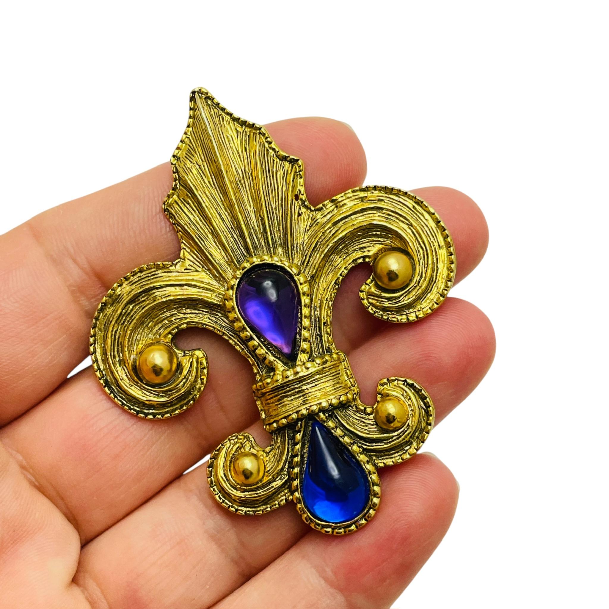 Women's Vintage gold tone rhinestones fleur de lis designer brooch For Sale