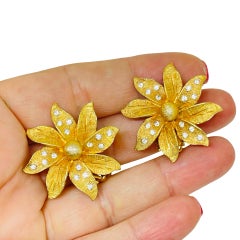 Designer-Ohrclips im Vintage-Stil mit goldfarbenen Strasssteinen in Blumenform
