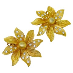 Designer-Ohrclips im Vintage-Stil mit goldfarbenen Strasssteinen in Blumenform