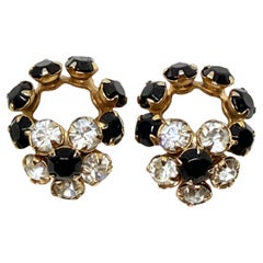 Piccoli orecchini a clip d'epoca con strass a forma di fiore di design