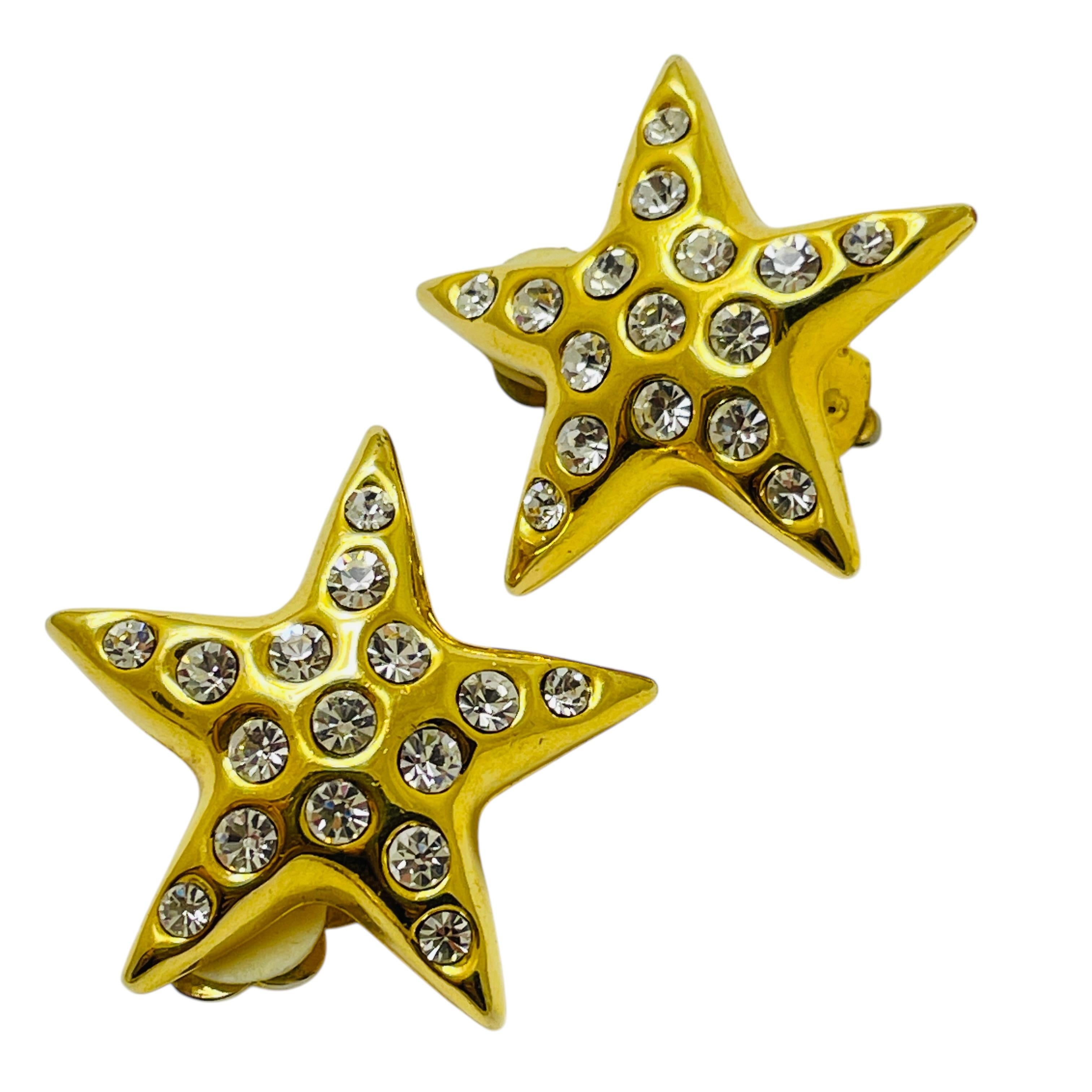 DETAILS

• unsigned 

• gold tone with rhinestones 

• vintage designer earrings

MEASUREMENTS  

• 

CONDITION

•  very good vintage condition with minimal signs of wear 

 Sku 49

❤️❤️  VINTAGE DESIGNER JEWELRY ❤️❤️

❤️❤️  ALEXANDER’S BOUTIQUE 
