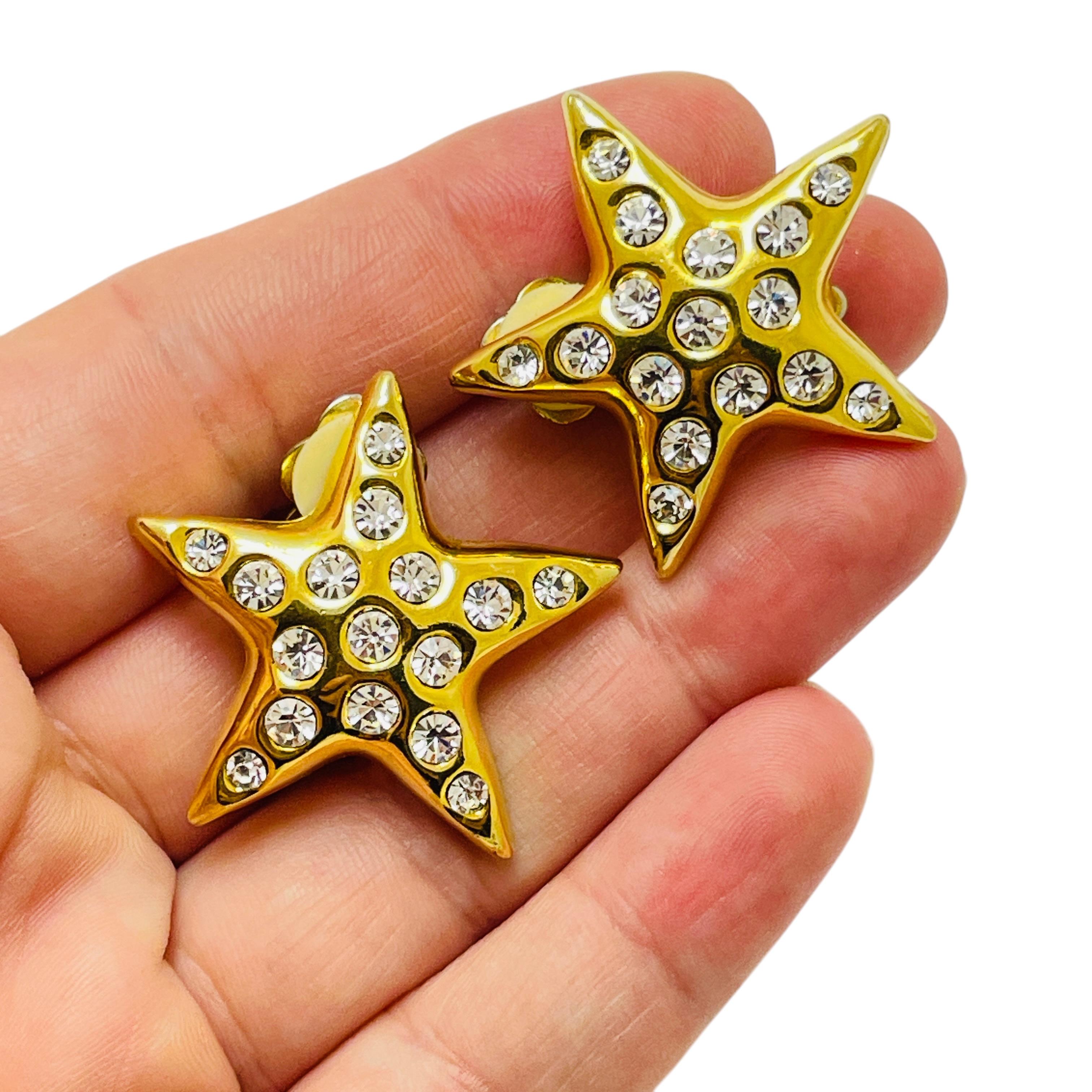 Vintage gold tone rhinestones star designer runway clip on earrings In Good Condition For Sale In Palos Hills, IL
