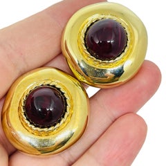 Boucles d'oreilles à clip vintage en verre massif rubis rouge et ton or