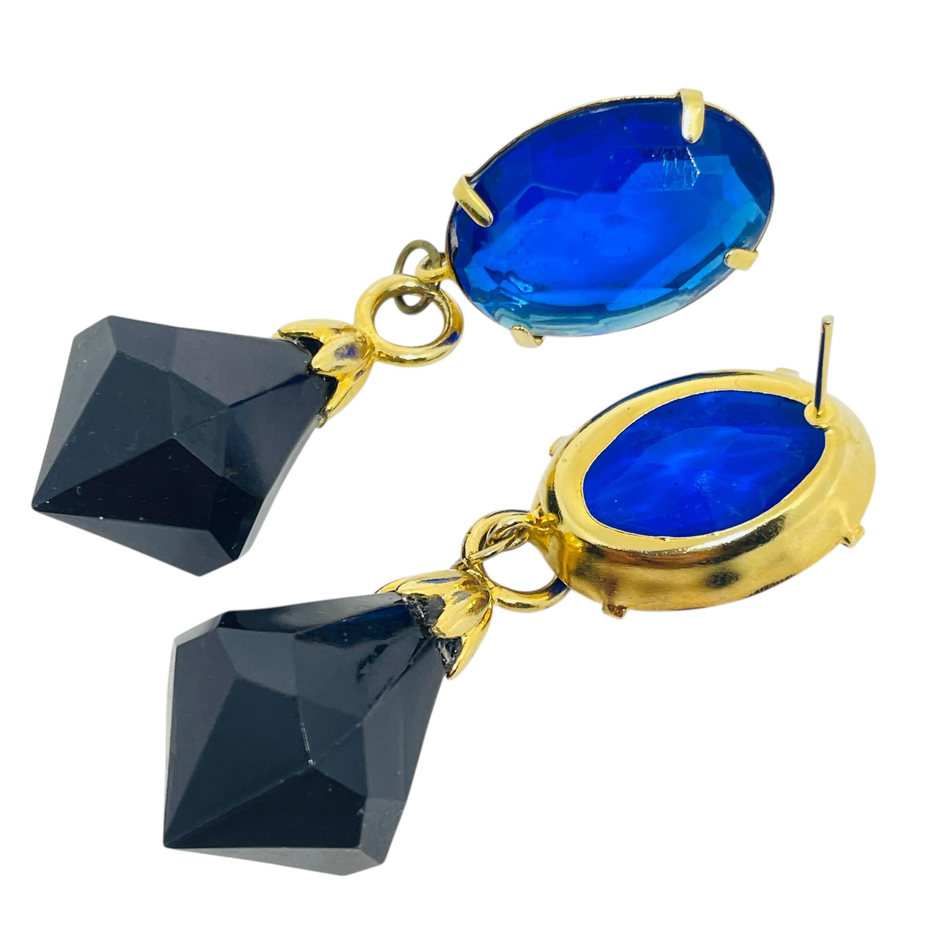 Vintage Gold Ton Saphir blau schwarz Harz durchbohrt baumeln Ohrringe im Zustand „Gut“ im Angebot in Palos Hills, IL