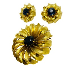 Vintage gold tone sapphire glass flower designer earrings brooch set