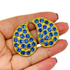 Vintage gold tone sapphire glass jewel mogul designer clip on earrings