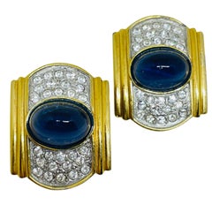 Orecchini a clip d
epoca in vetro zaffiro, designer di Jewell, tono oro